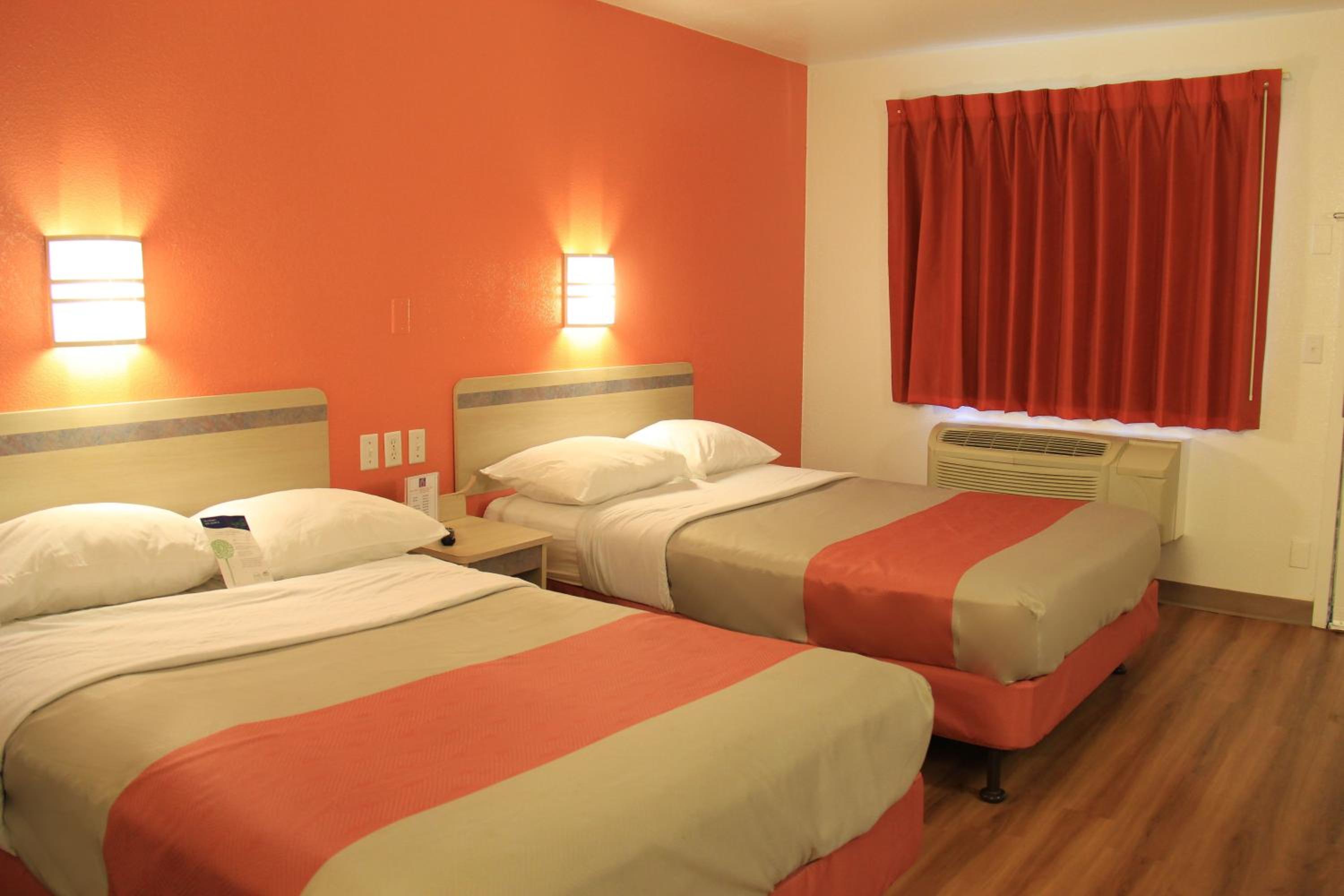 Deluxe Queen Suite - Non-Smoking - Photo 5