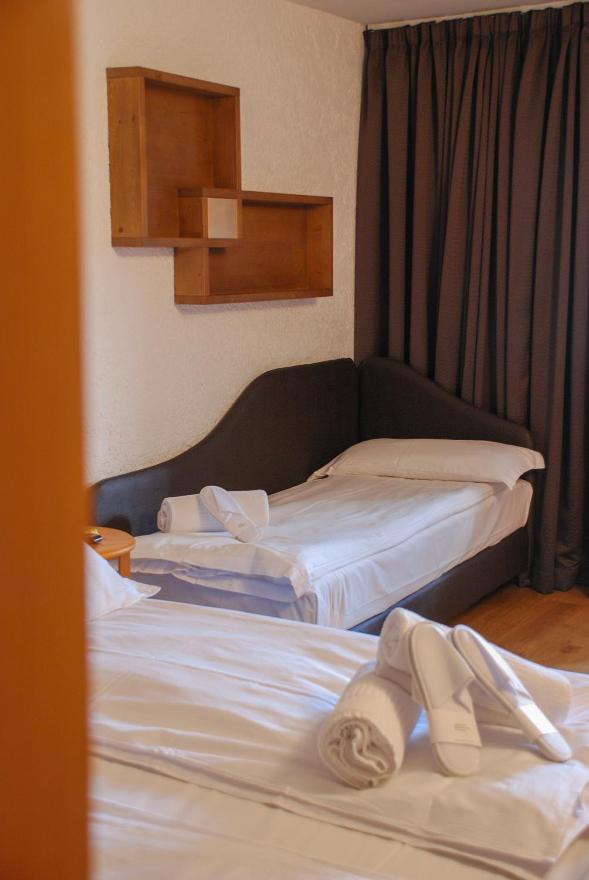 Triple Room - Photo 16