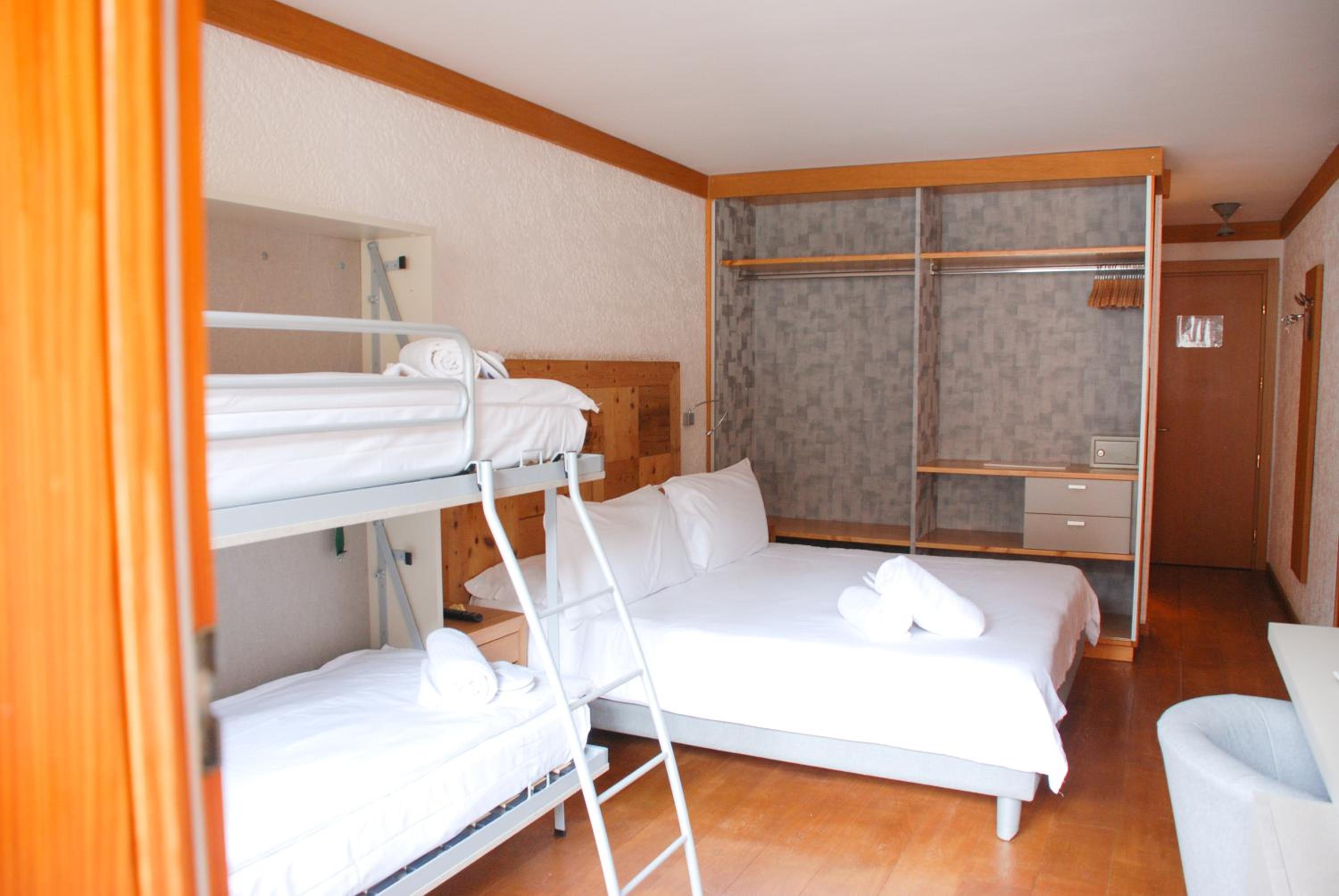 Quadruple Room - Photo 2