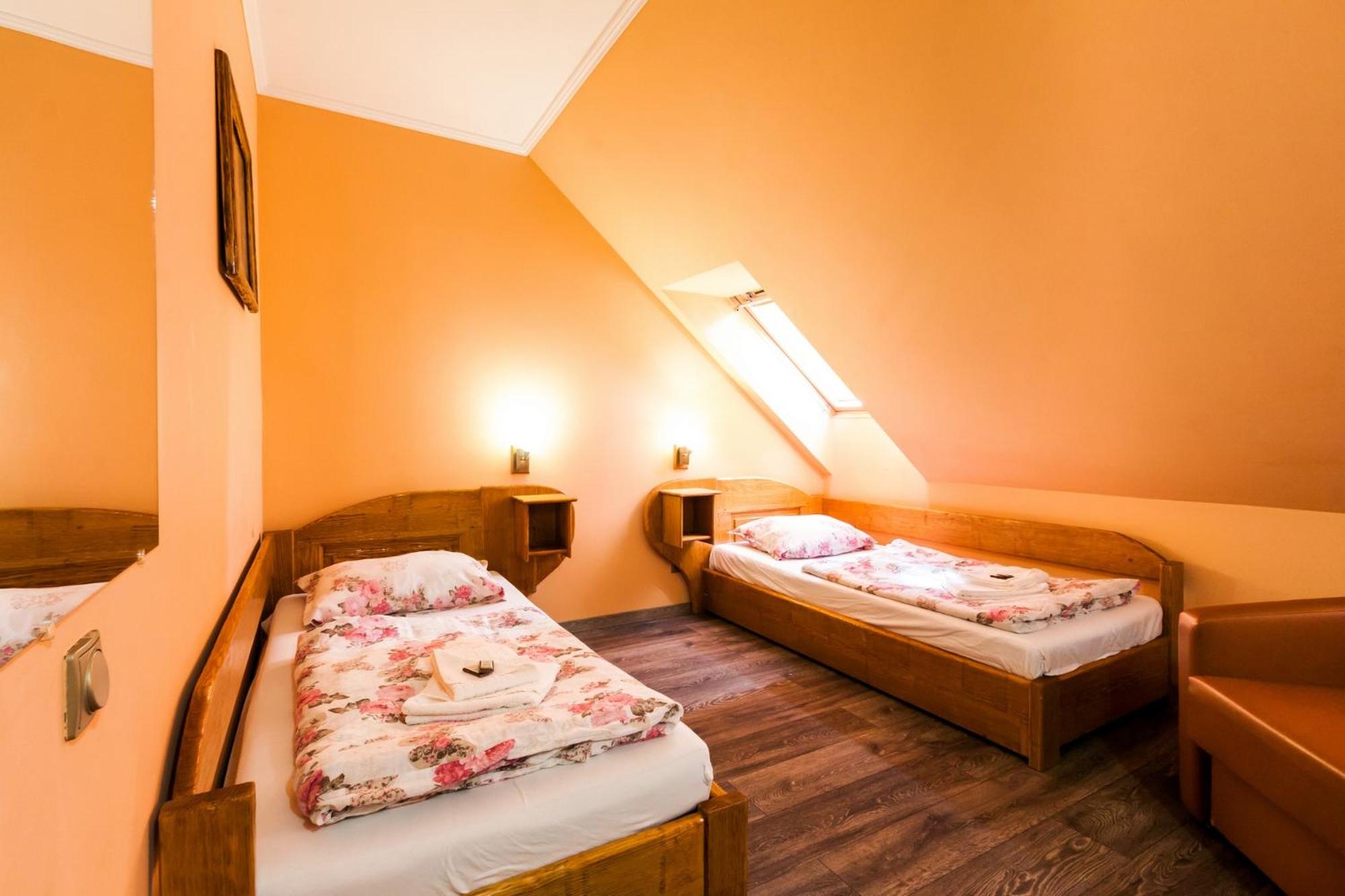 Standard Twin Room With Mountain View photo 2