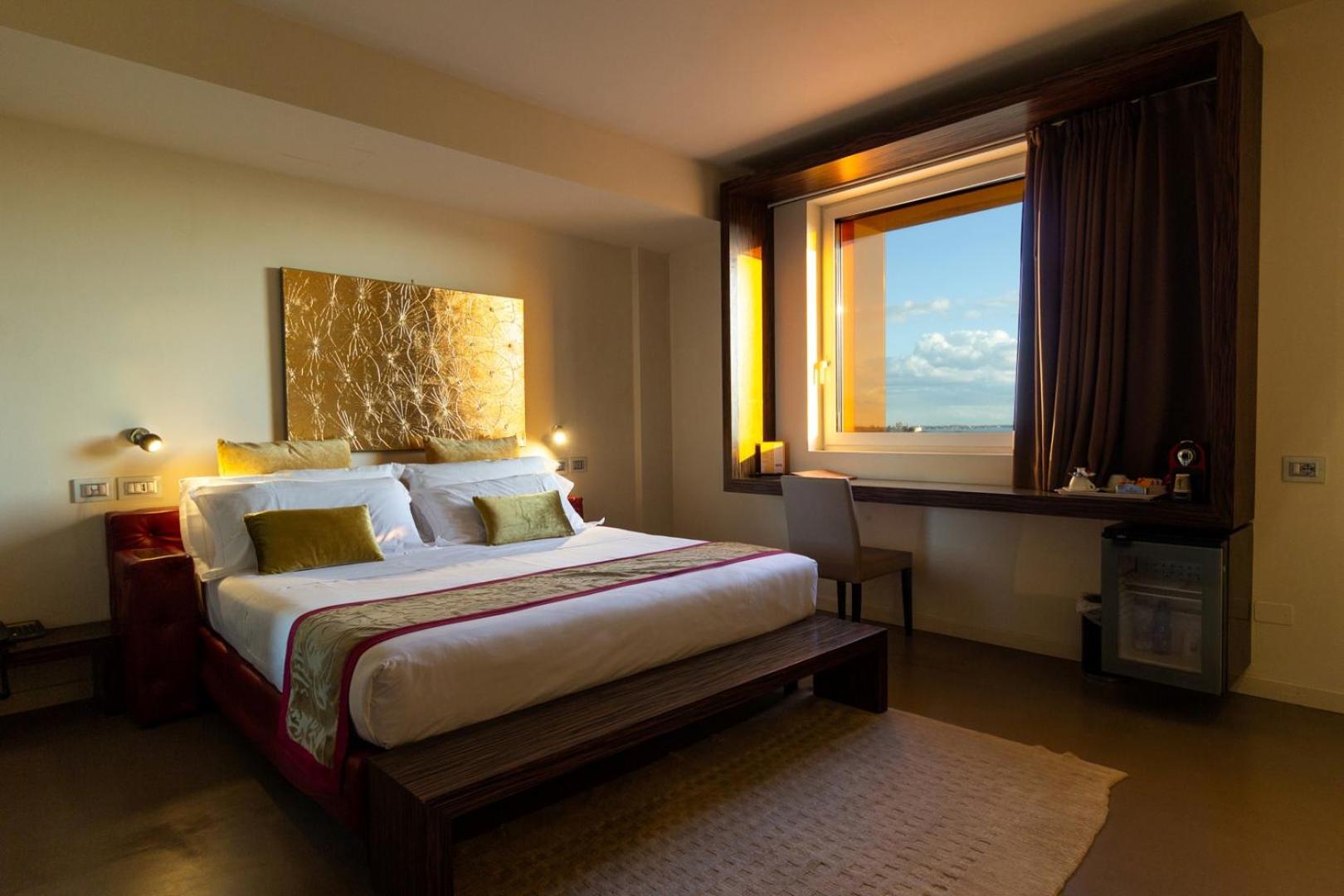 Double or Twin Room with View - Photo 2