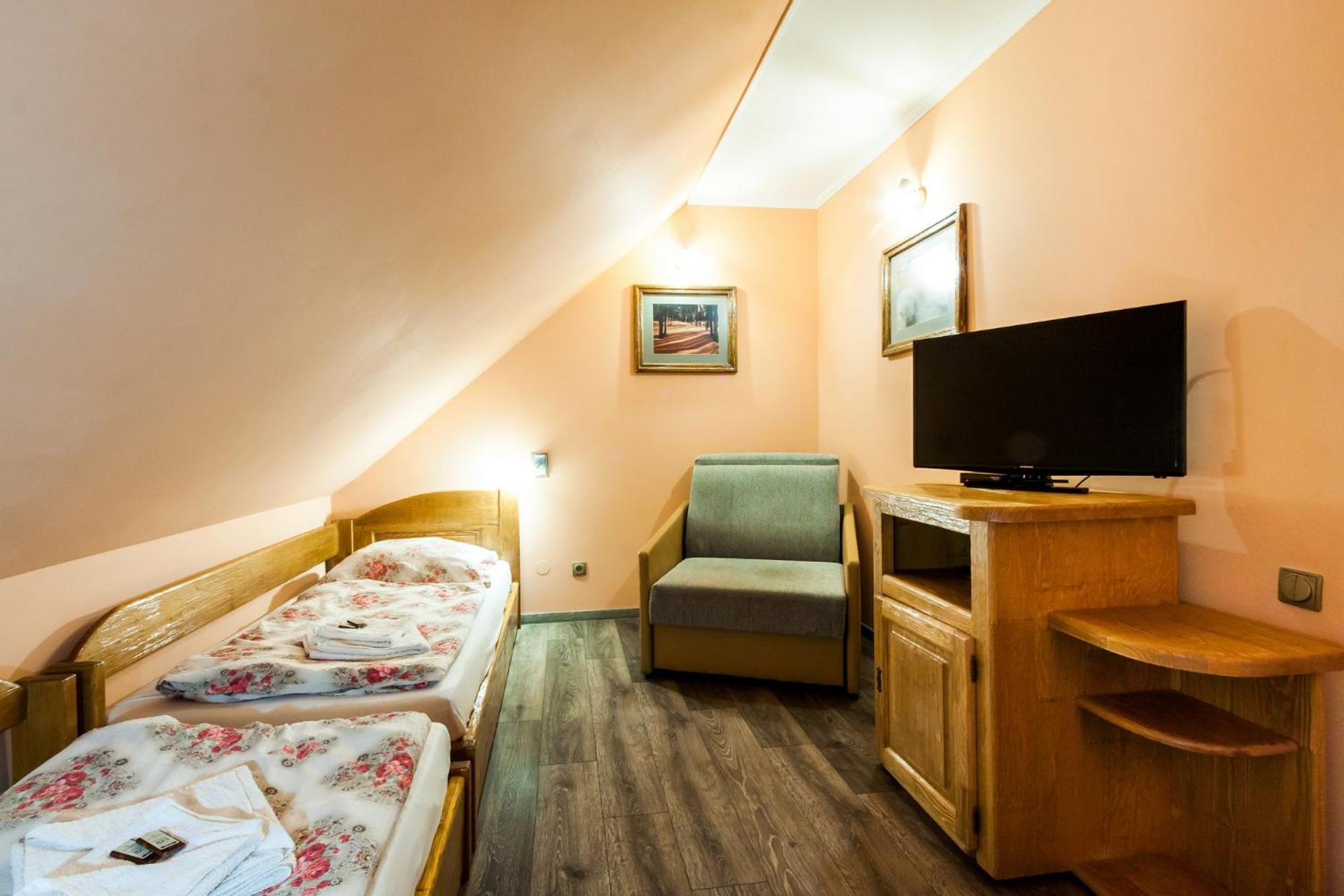 Standard Twin Room With Mountain View photo 3