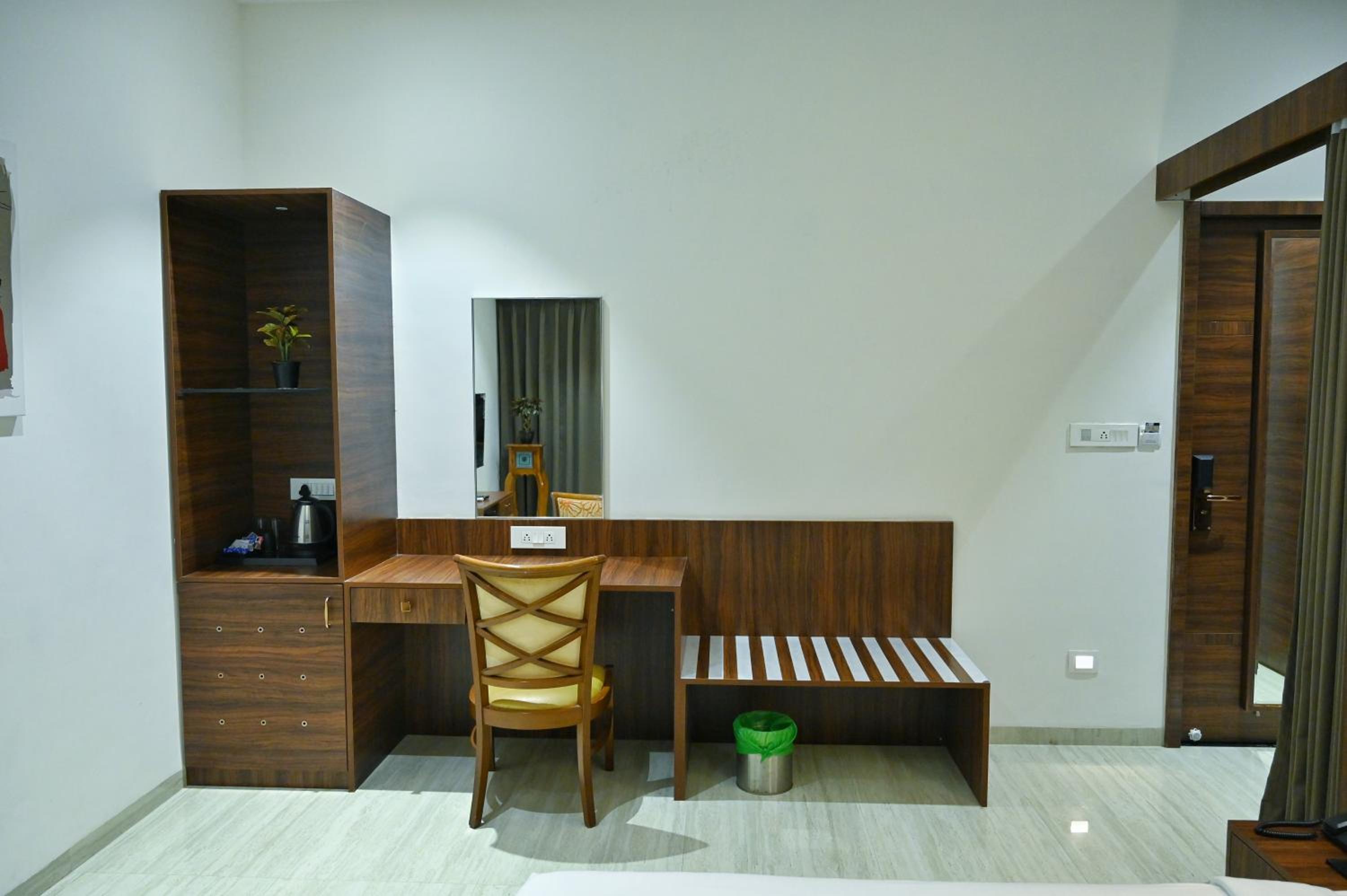 Deluxe Room - Photo 6