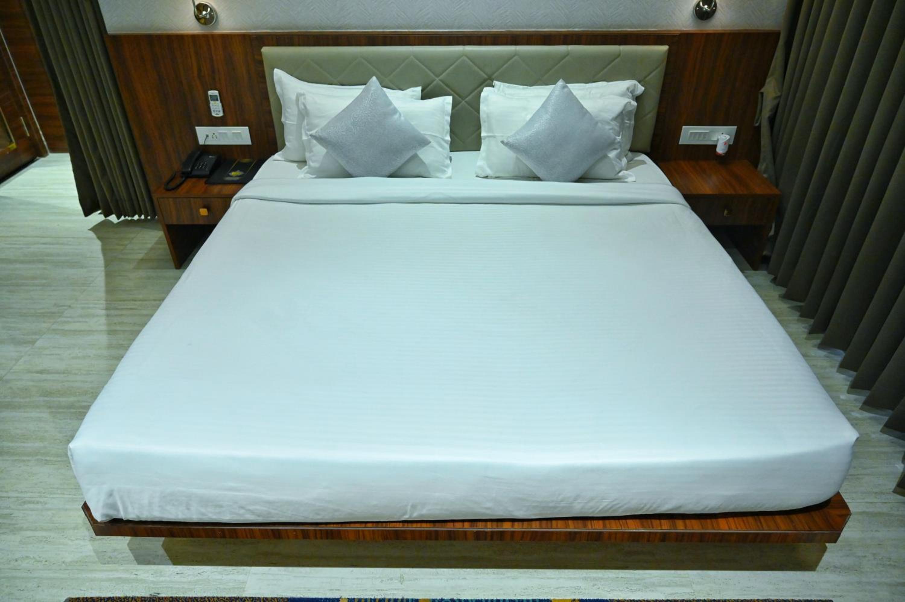 Deluxe Room - Photo 4