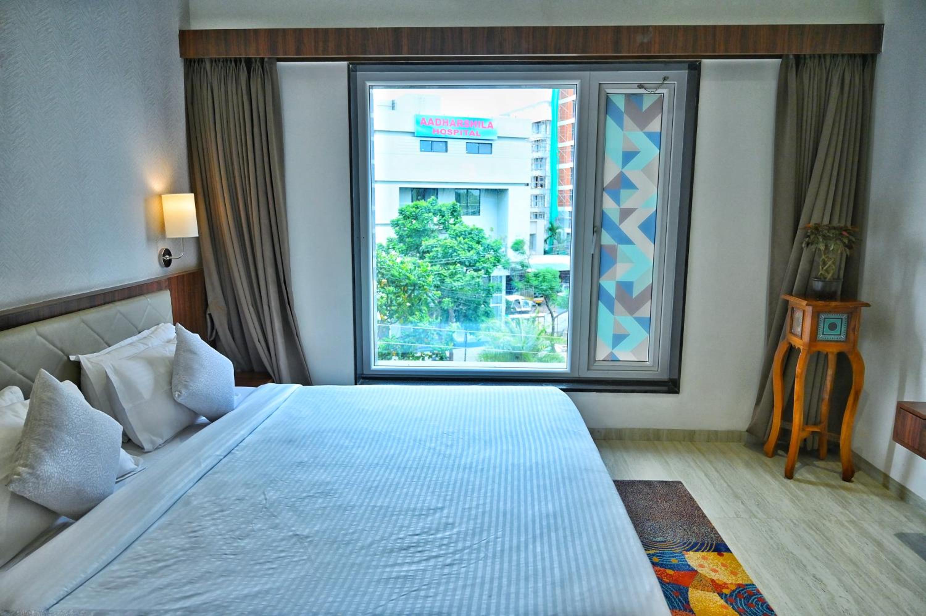Deluxe Room - Photo 5