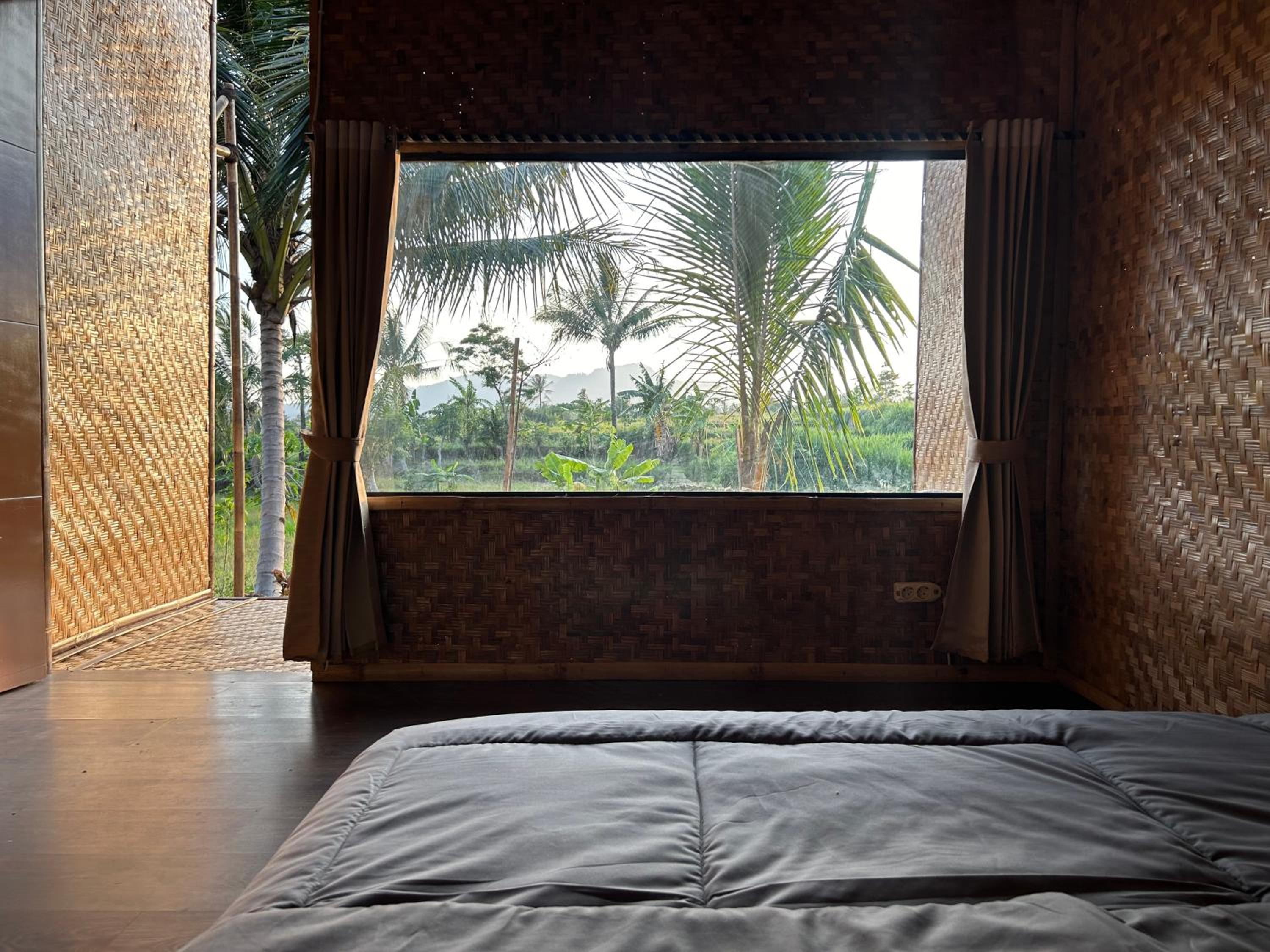 Deluxe Double Room with Balcony - Photo 8