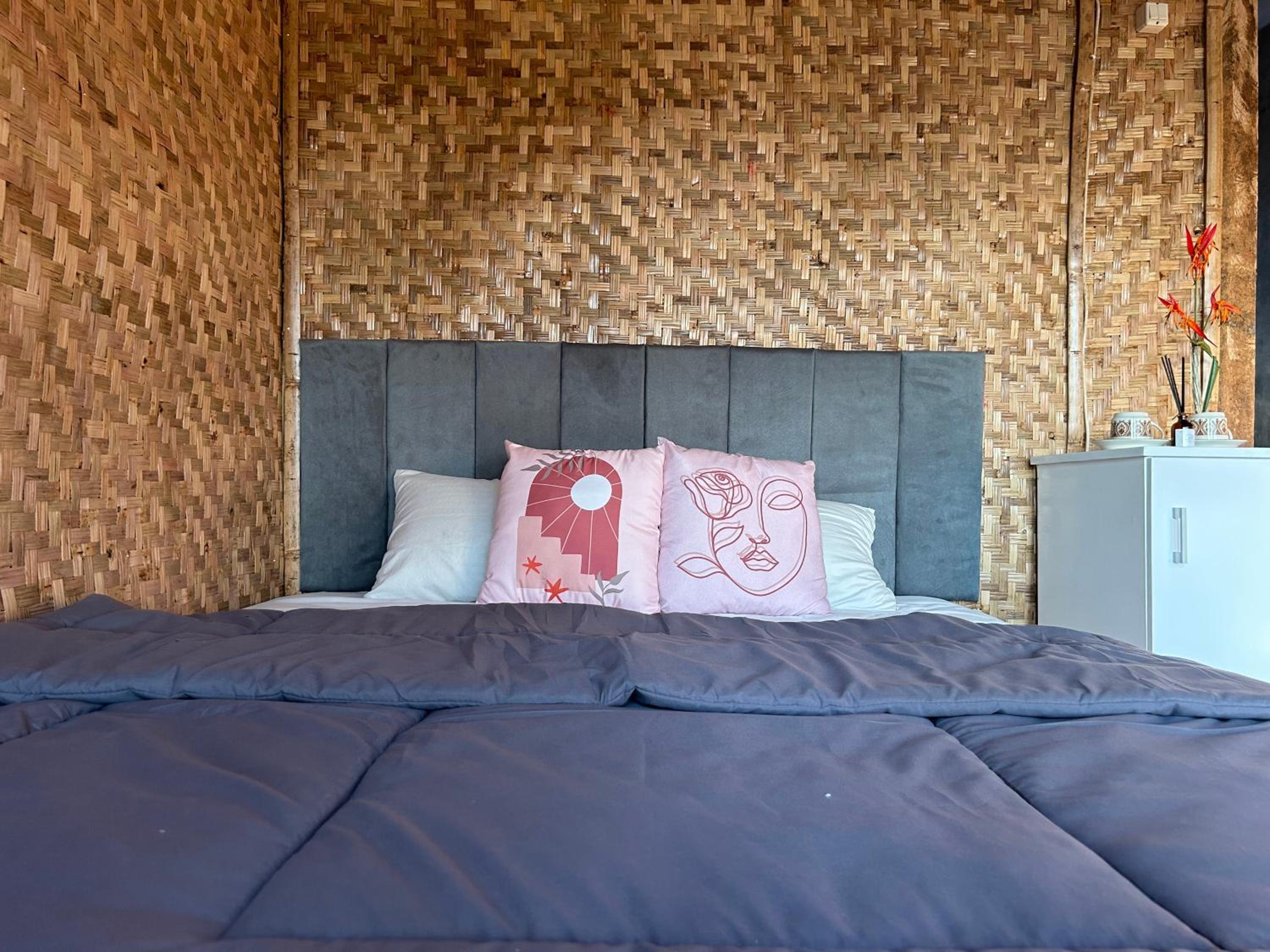 Deluxe Double Room with Balcony - Photo 9
