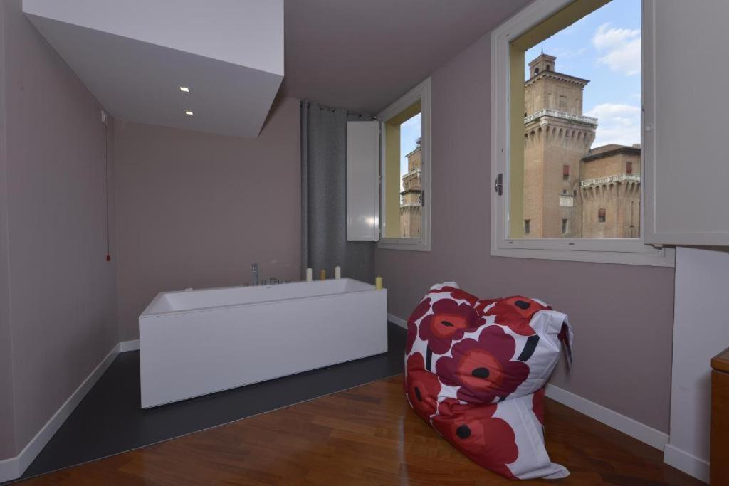 Suite with Hot Tub photo 1