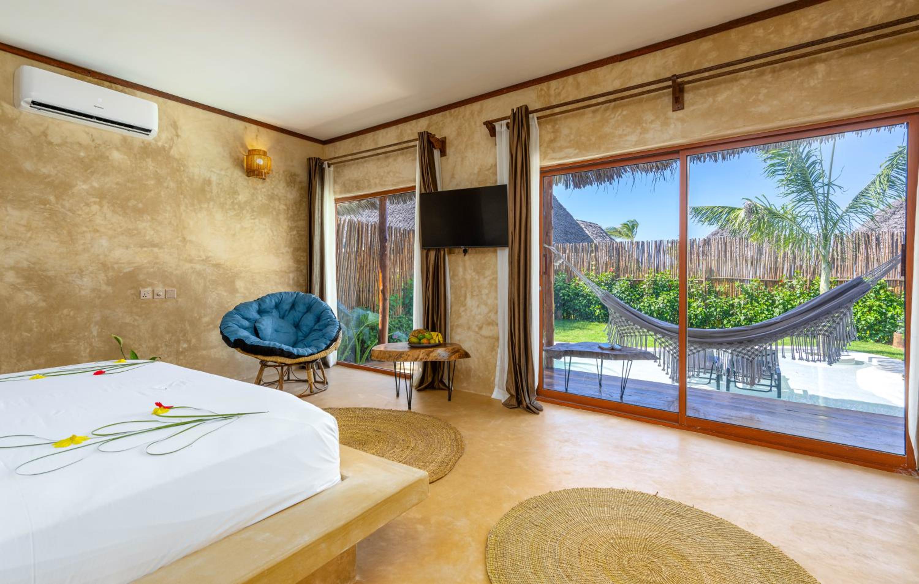 Villa with Private Pool - Photo 16