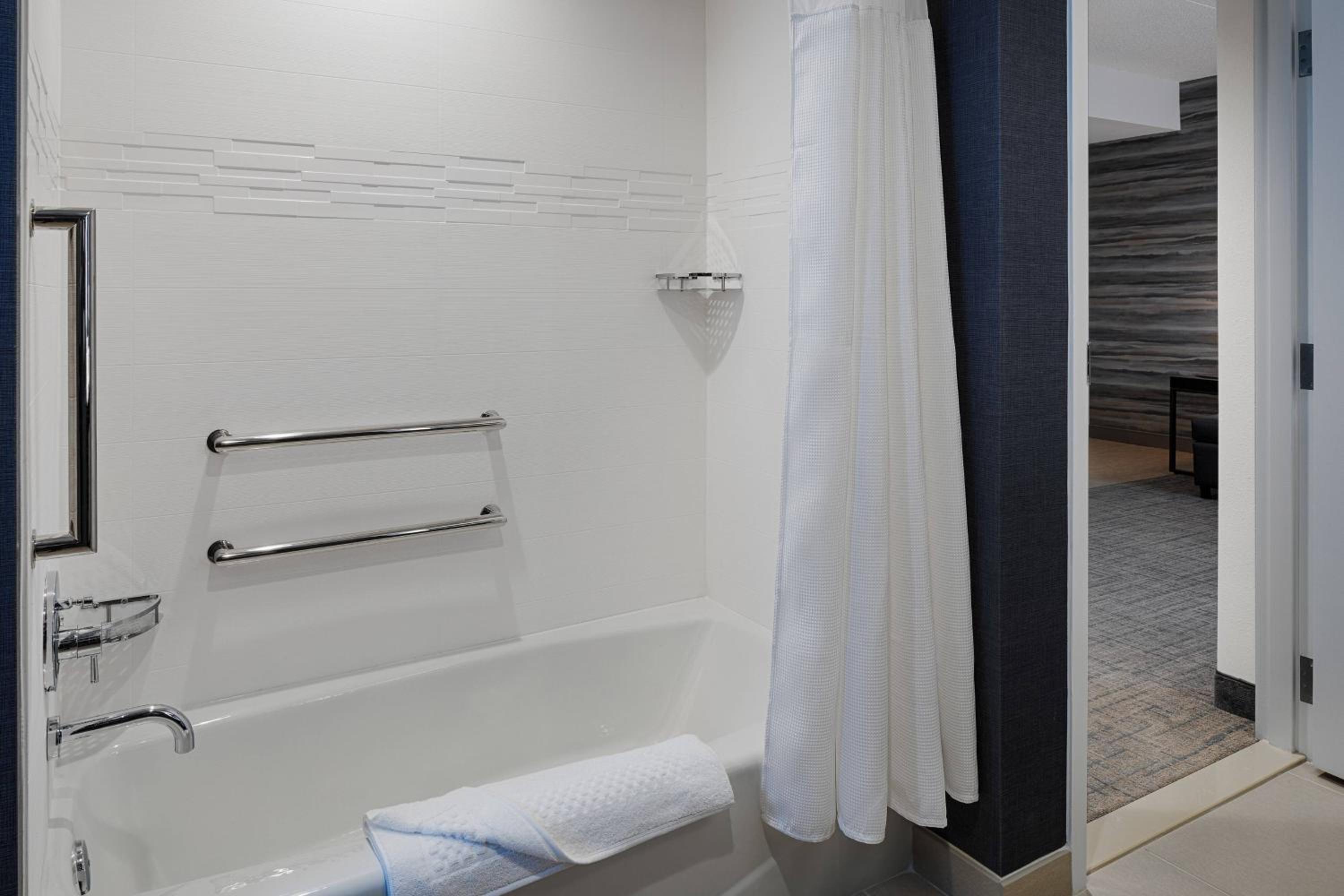 One-Bedroom King Suite with Sofa Bed - Photo 8