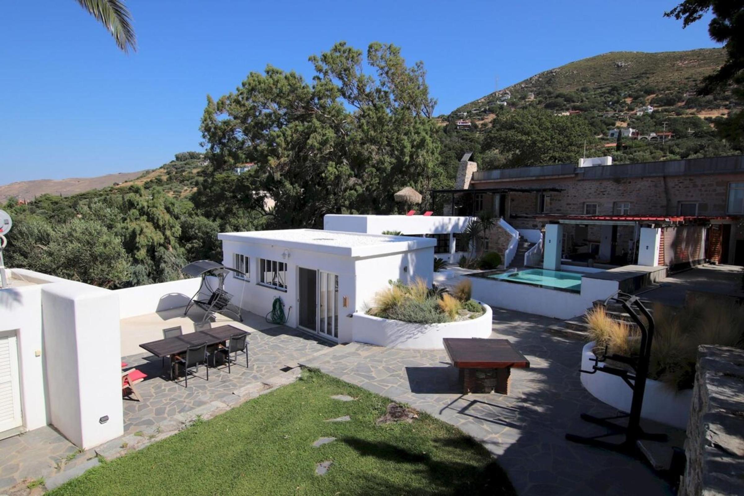 Villa photo 2
