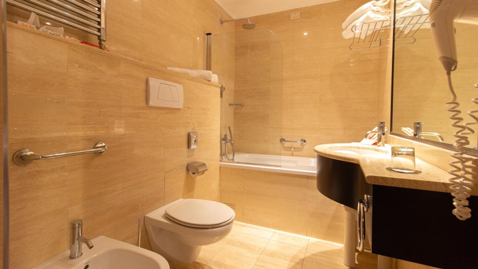 Superior Triple Room - Photo 5