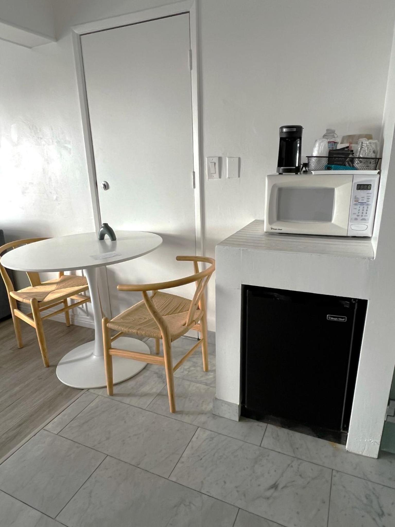 Queen Room - Disability Access - Photo 5
