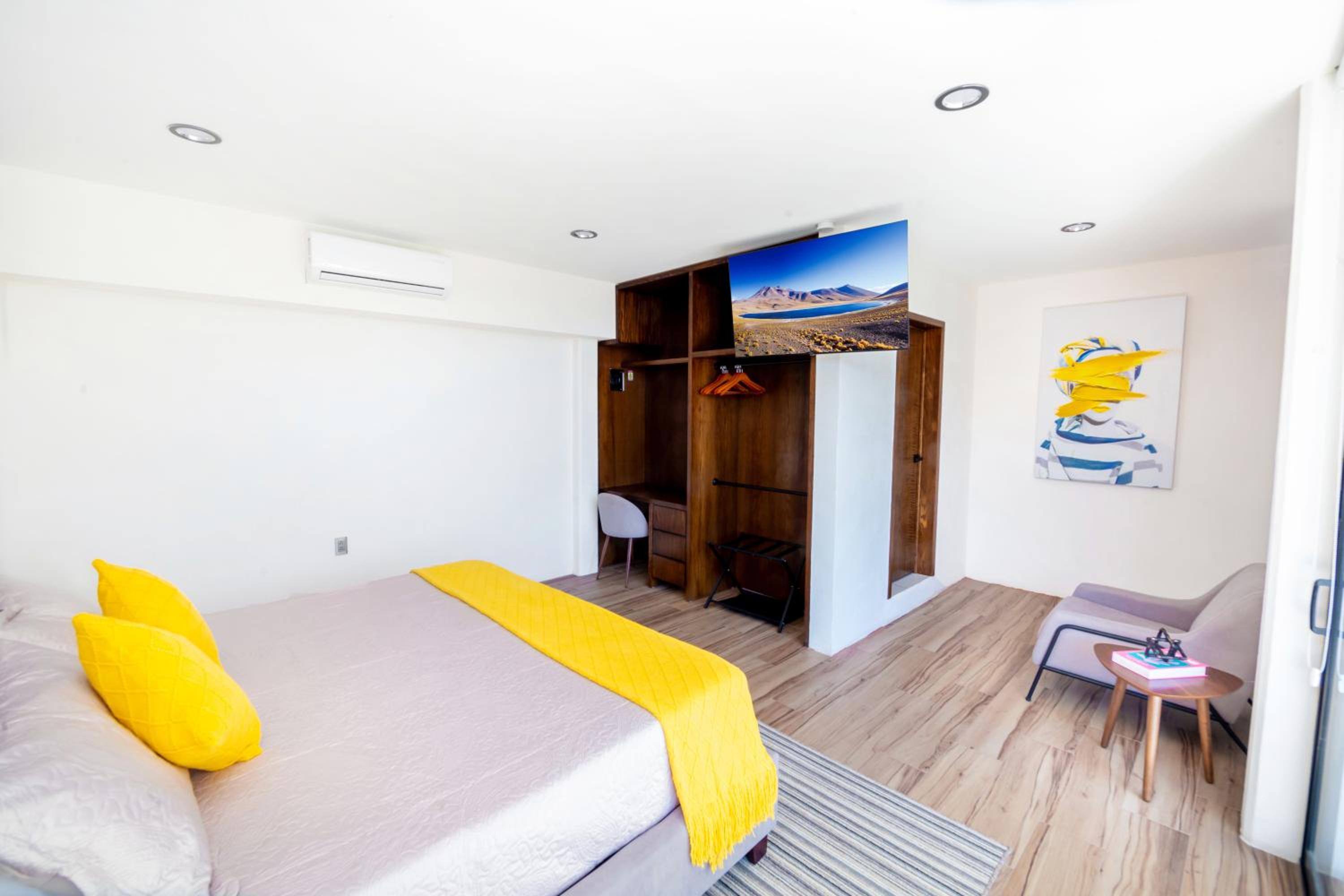 Deluxe King Room photo 2