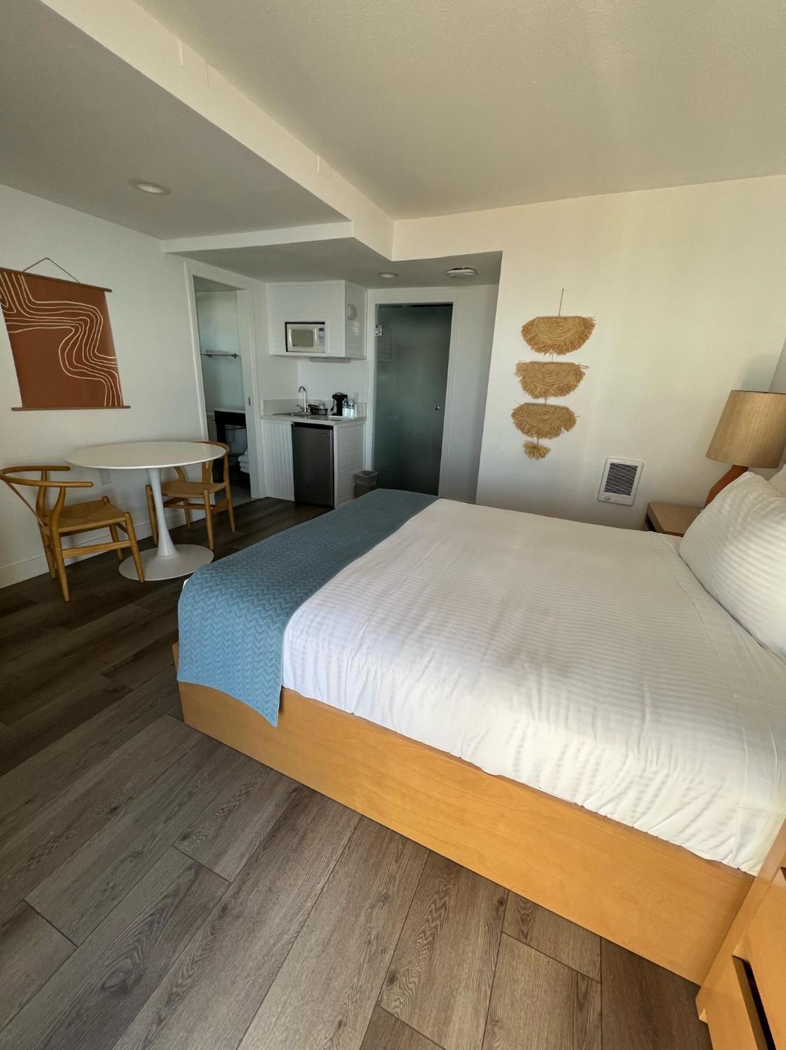 Queen Room with Ocean View - Photo 6