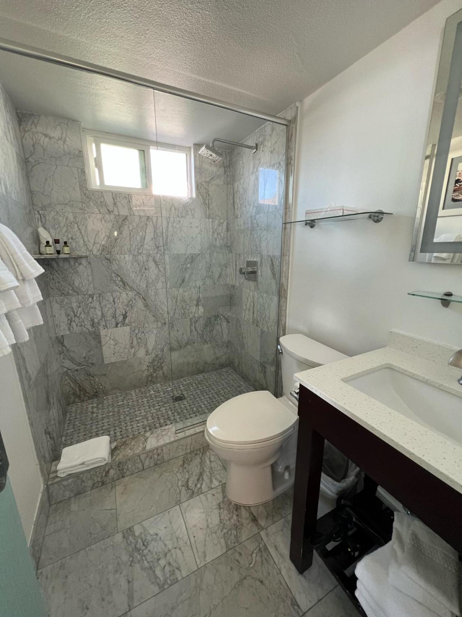 Queen Room with Ocean View - Photo 4