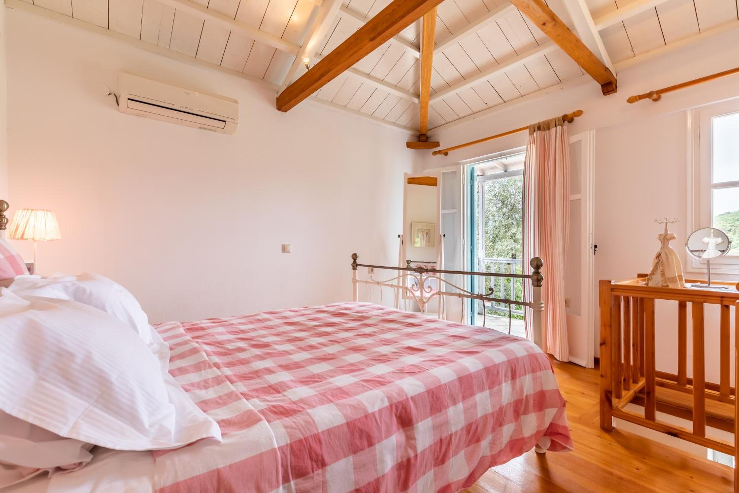 Villa photo 2
