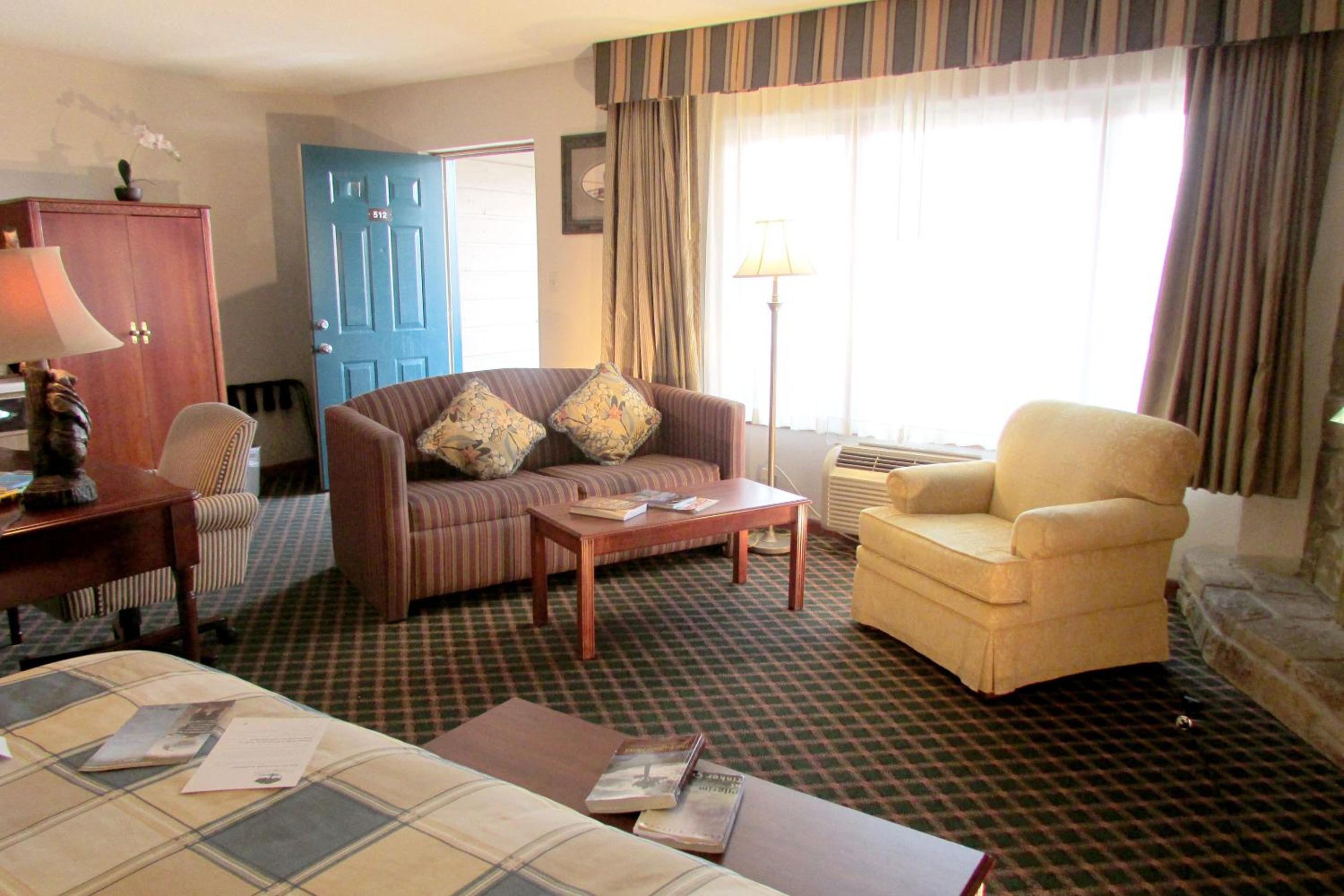 Superior Jr Suite Mountain View with King Bed, Twin Sofa Bed, Fireplace, Jacuzzi