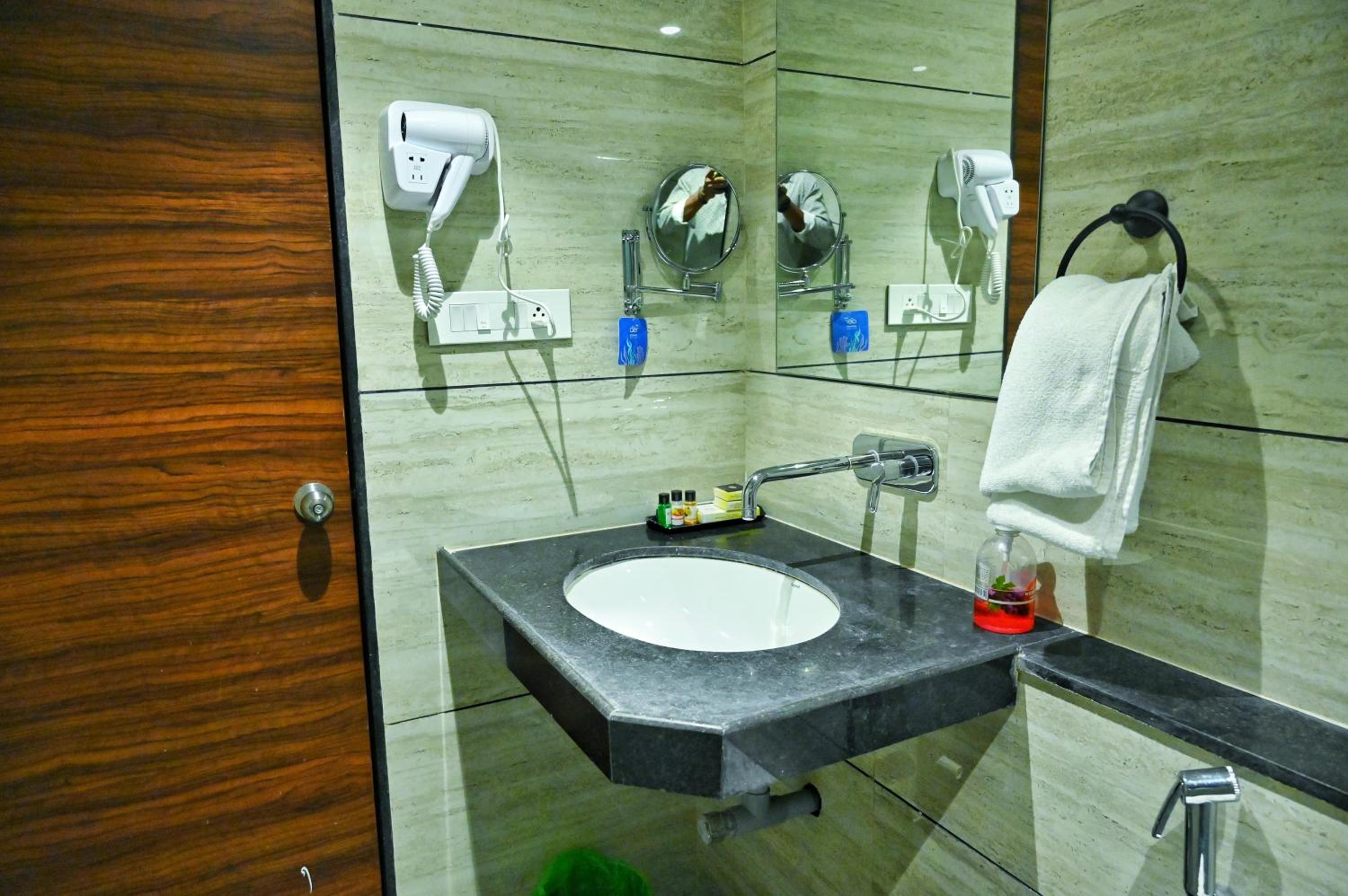 Deluxe Room - Photo 2