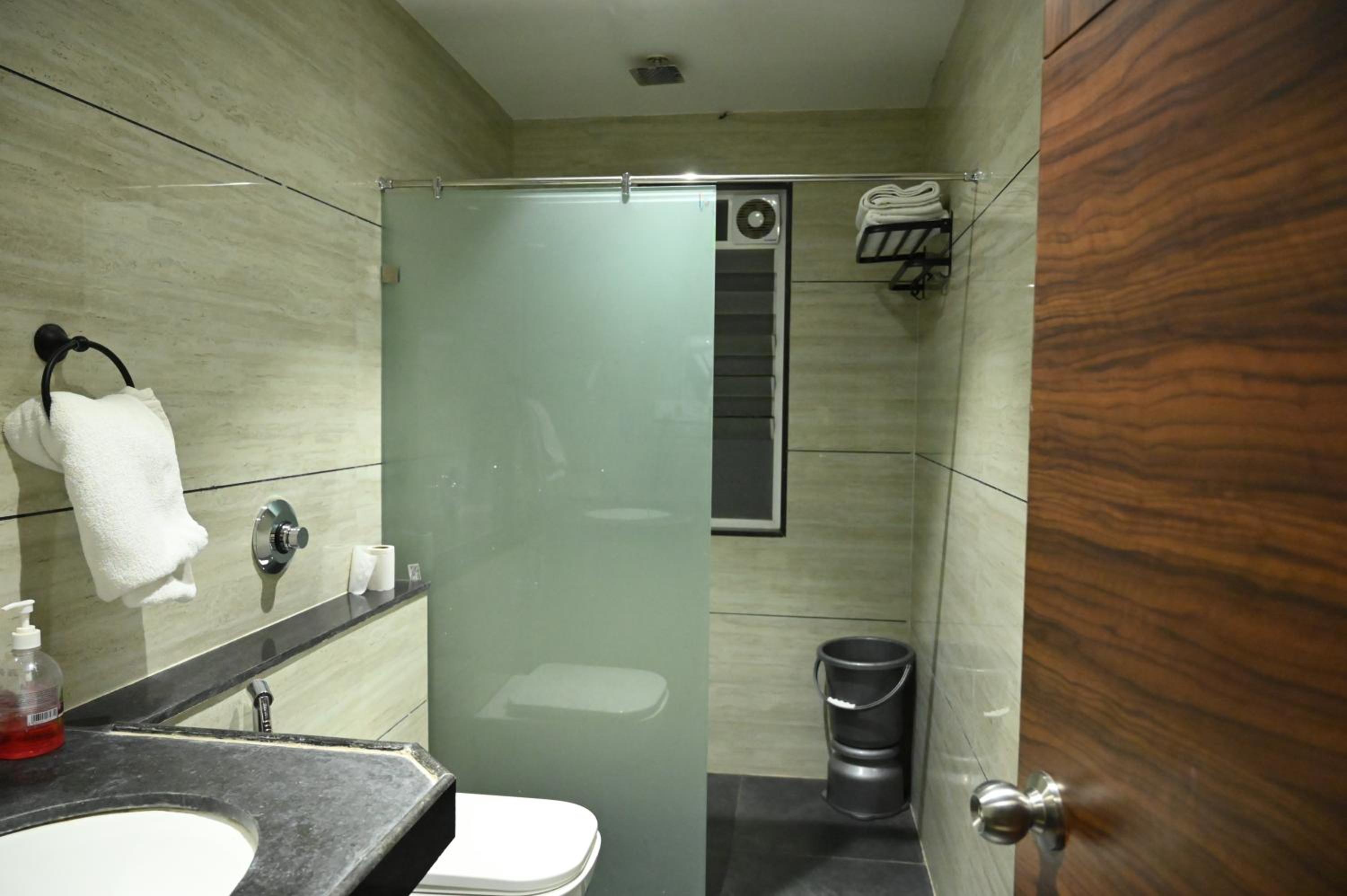 Deluxe Room - Photo 10