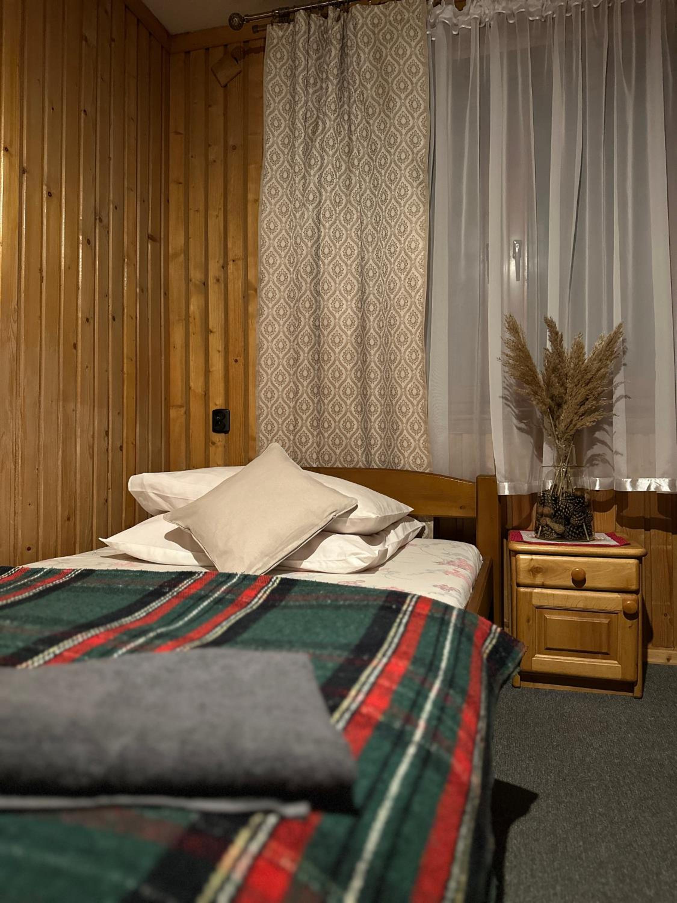 Quadruple Room with Private Bathroom photo 3