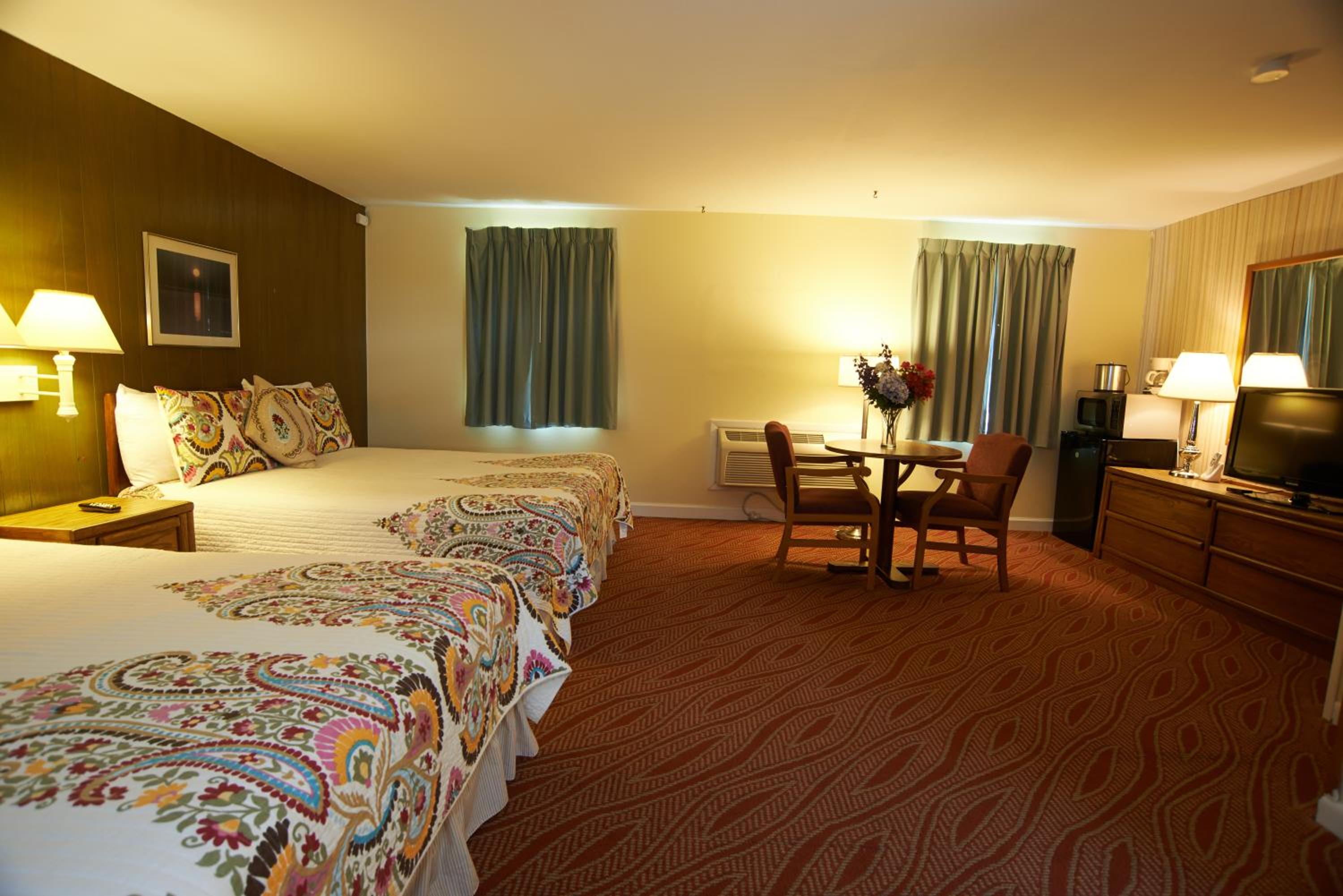 Deluxe Queen Room