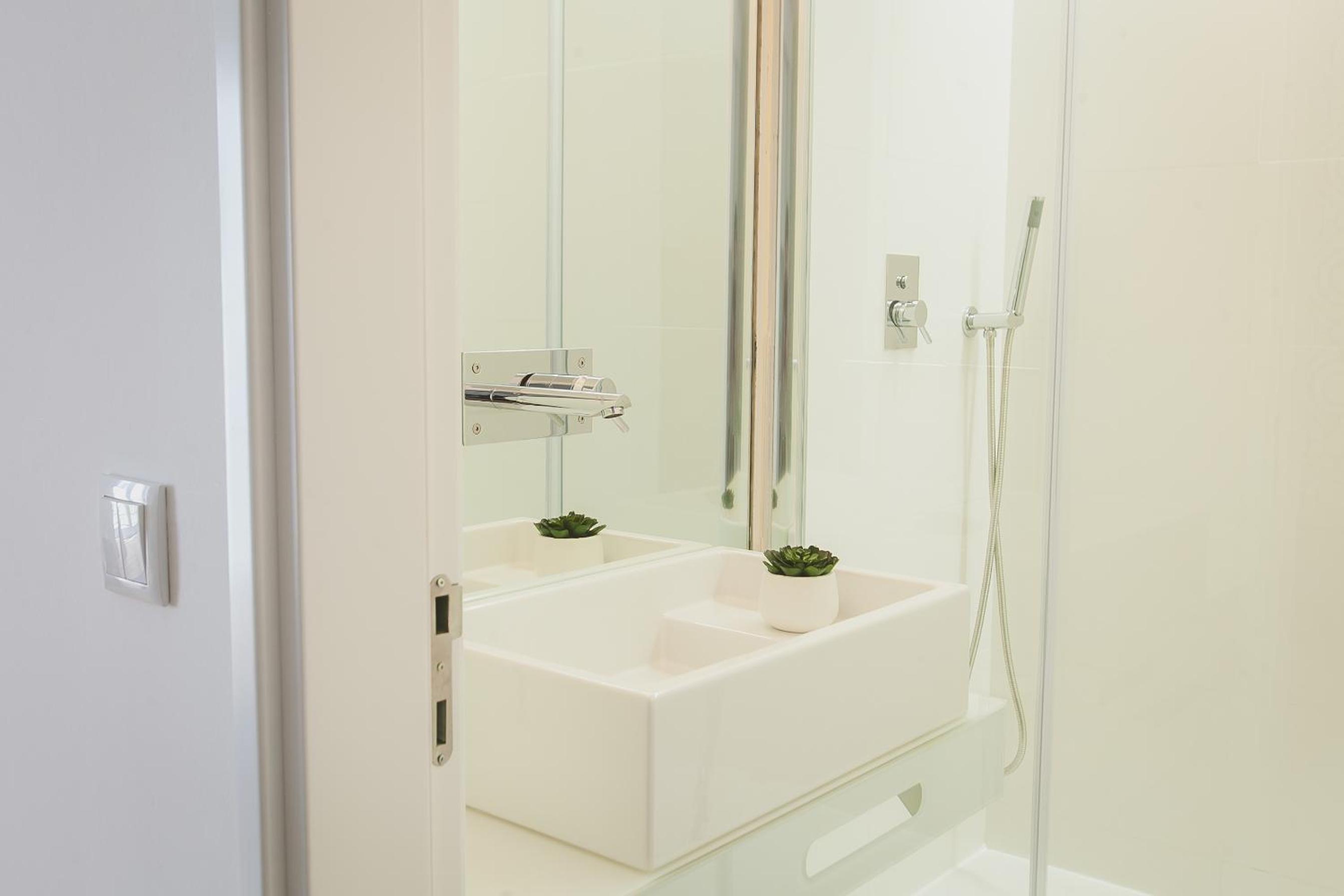 One-Bedroom Apartment (4 Adults) photo 2