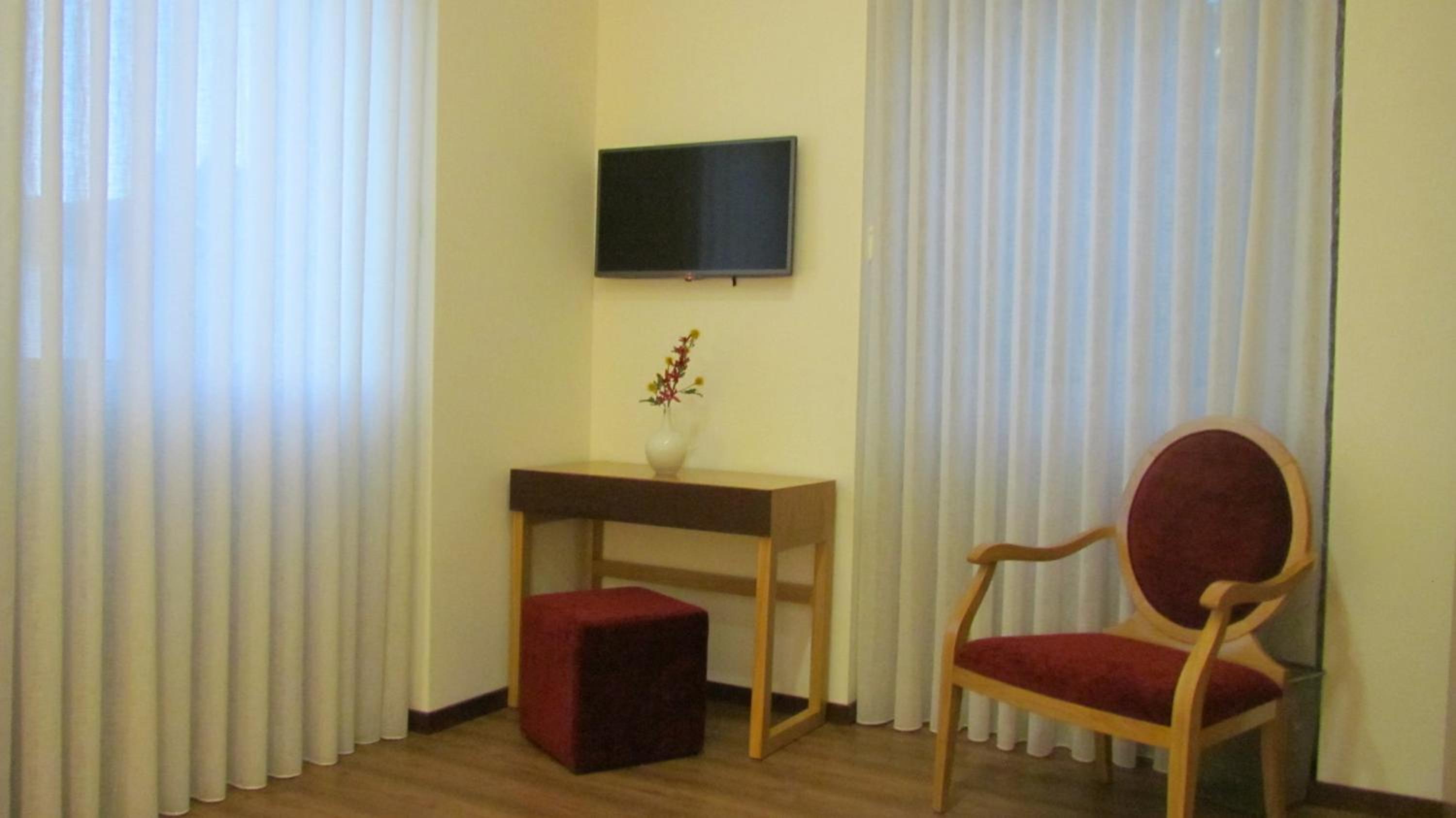 Superior Suite - Photo 2