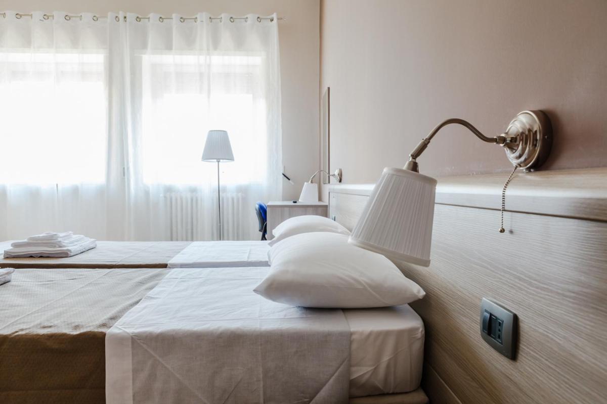 Double or Twin Room with Bathroom - Photo 8