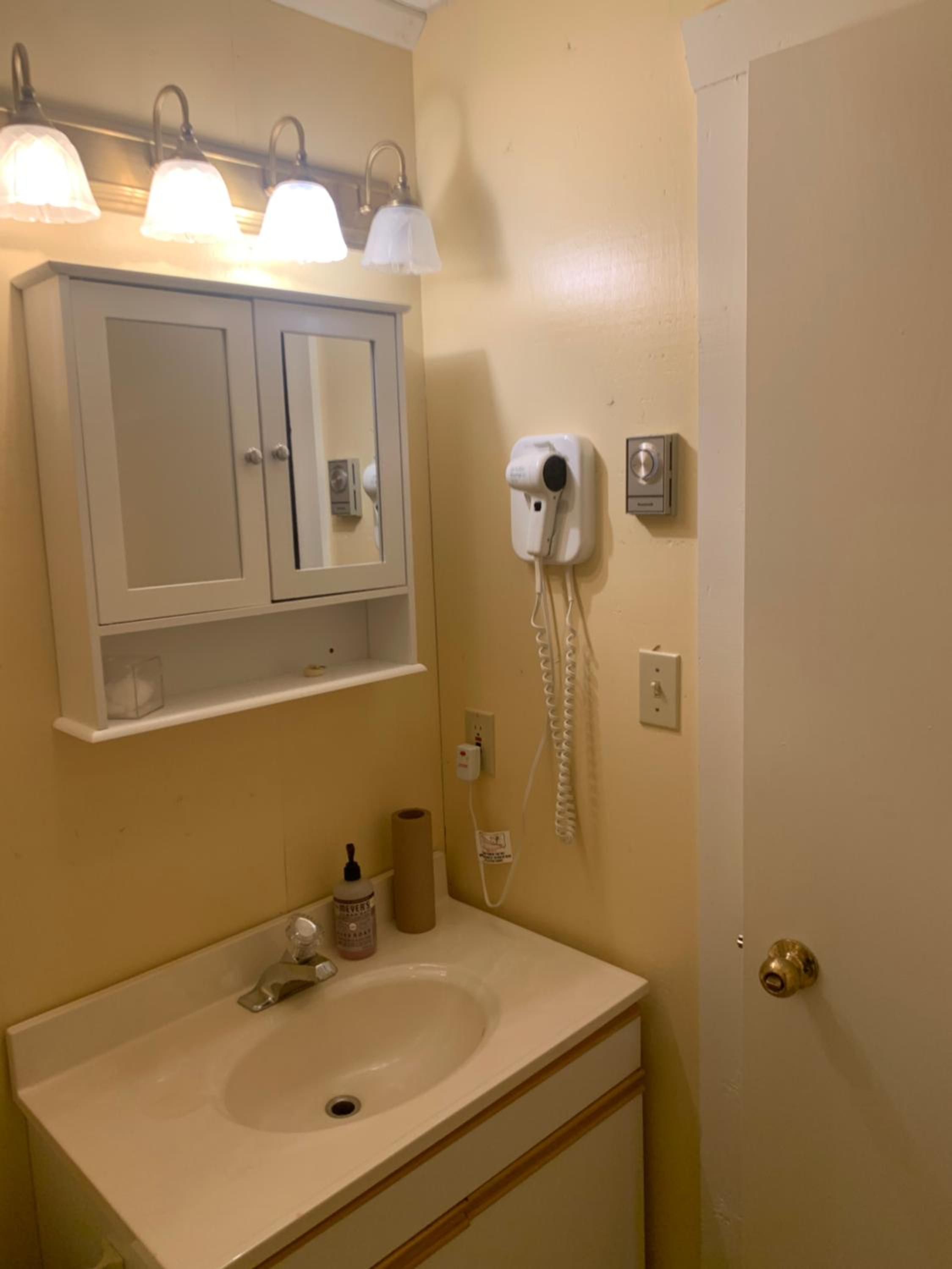 Budget Double Room photo 3