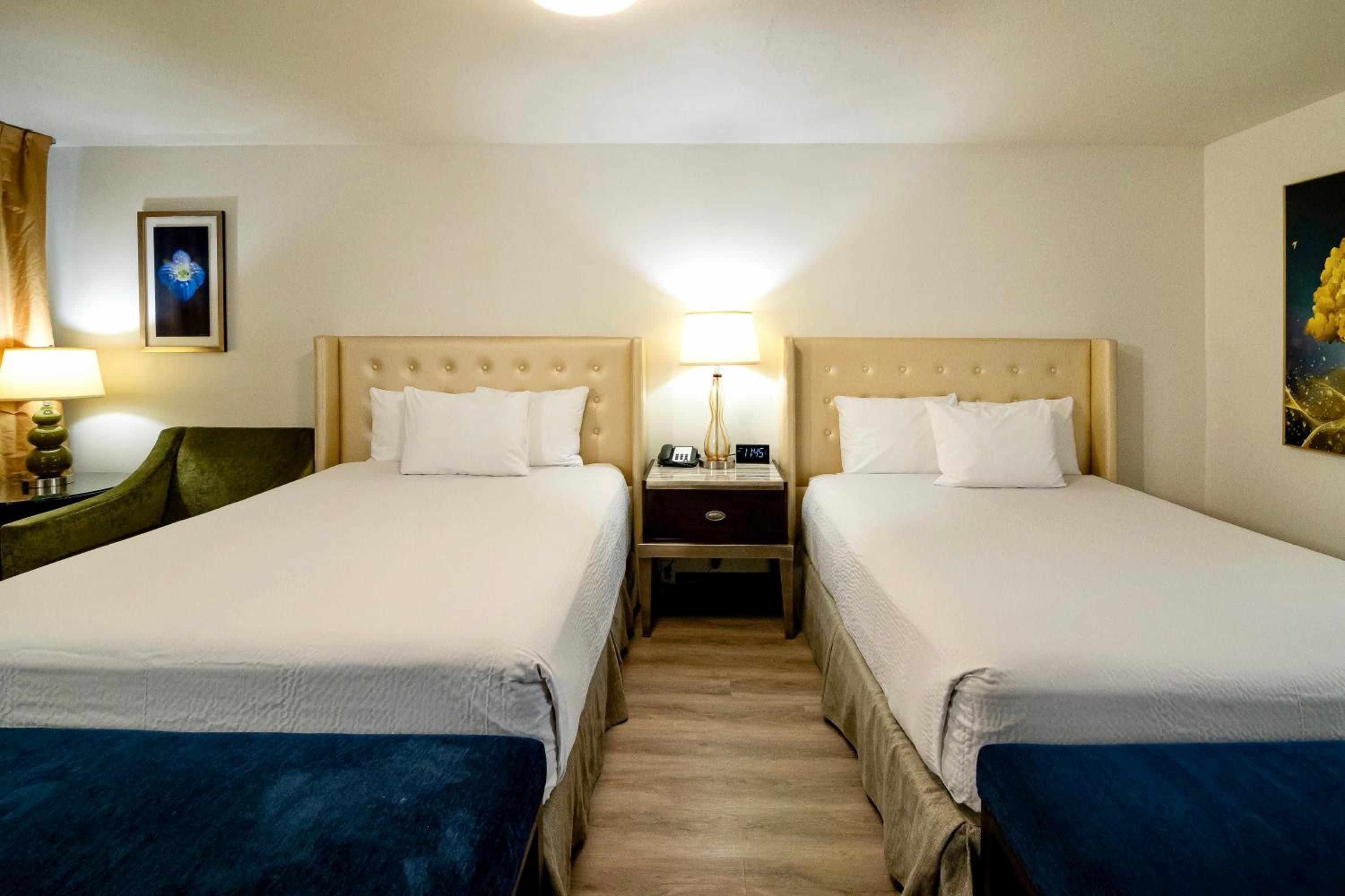 Queen Room with Two Queen Beds - Mobility Access/Non-Smoking - Photo 1