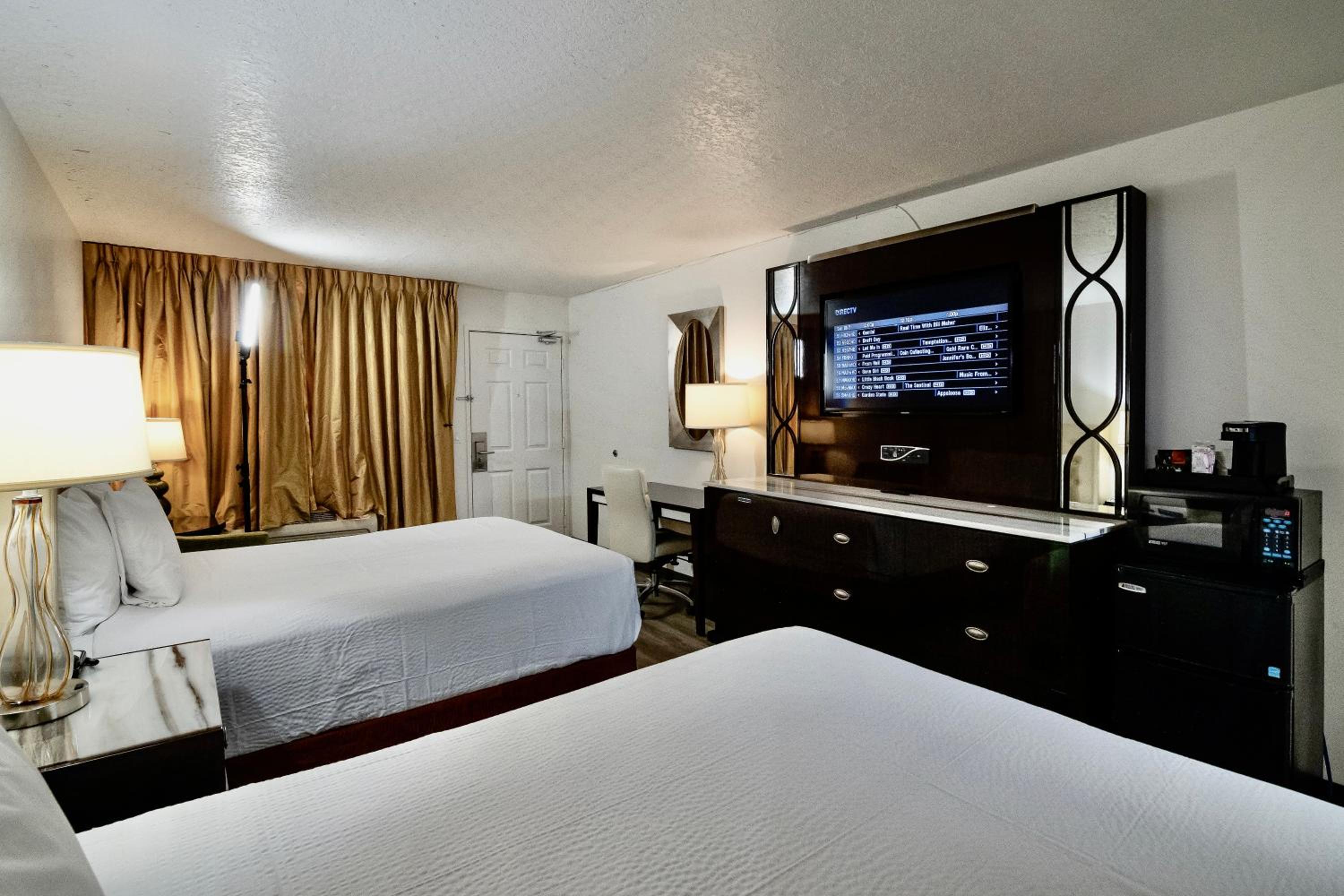Queen Room with Two Queen Beds - Mobility Access/Non-Smoking - Photo 3