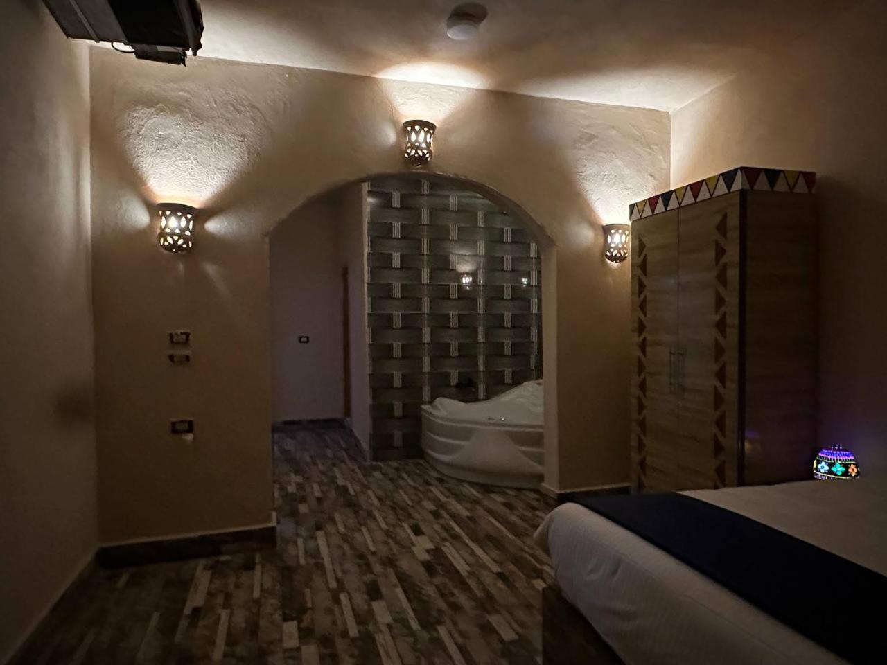 Deluxe Suite with Jacuzzi photo 3