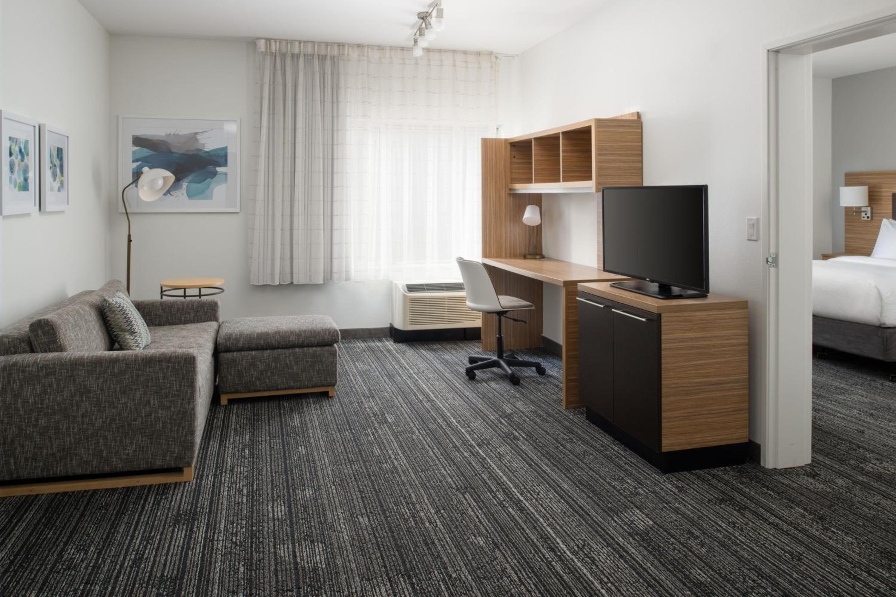 One-Bedroom Queen Suite with Sofa Bed and Adapted Tub - Mobility and Hearing Accessible photo 2