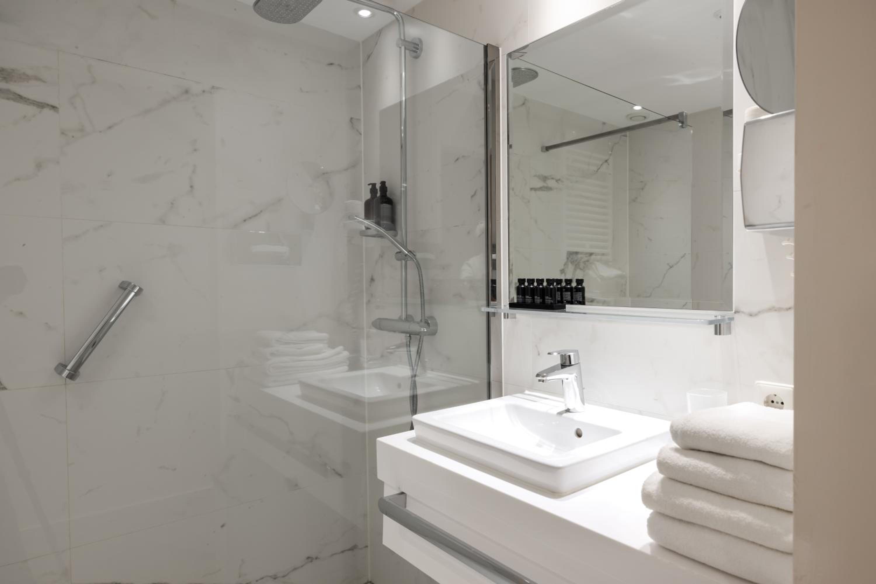 Deluxe Double Room - Photo 6