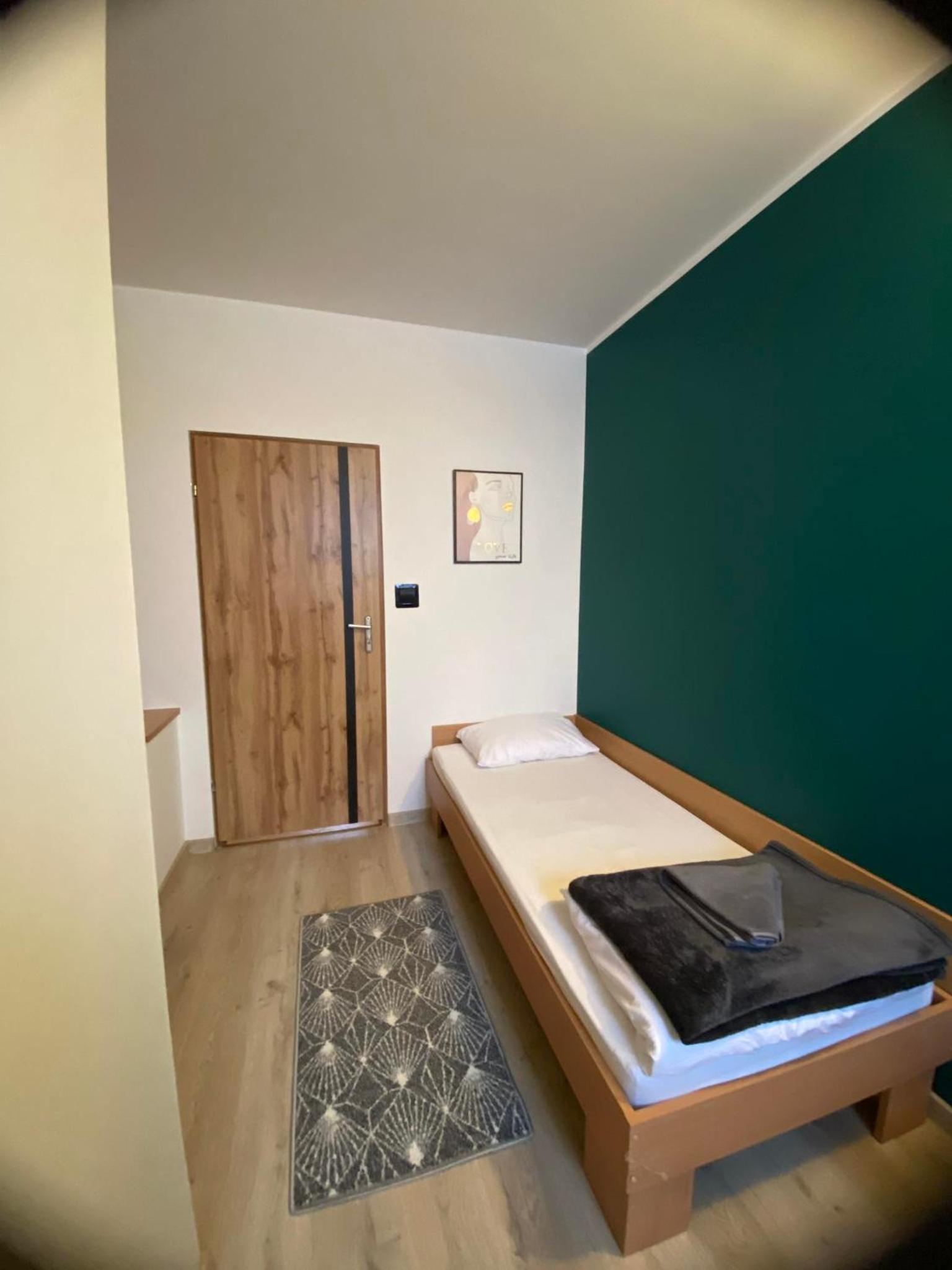 Single Room with Private Bathroom photo 1