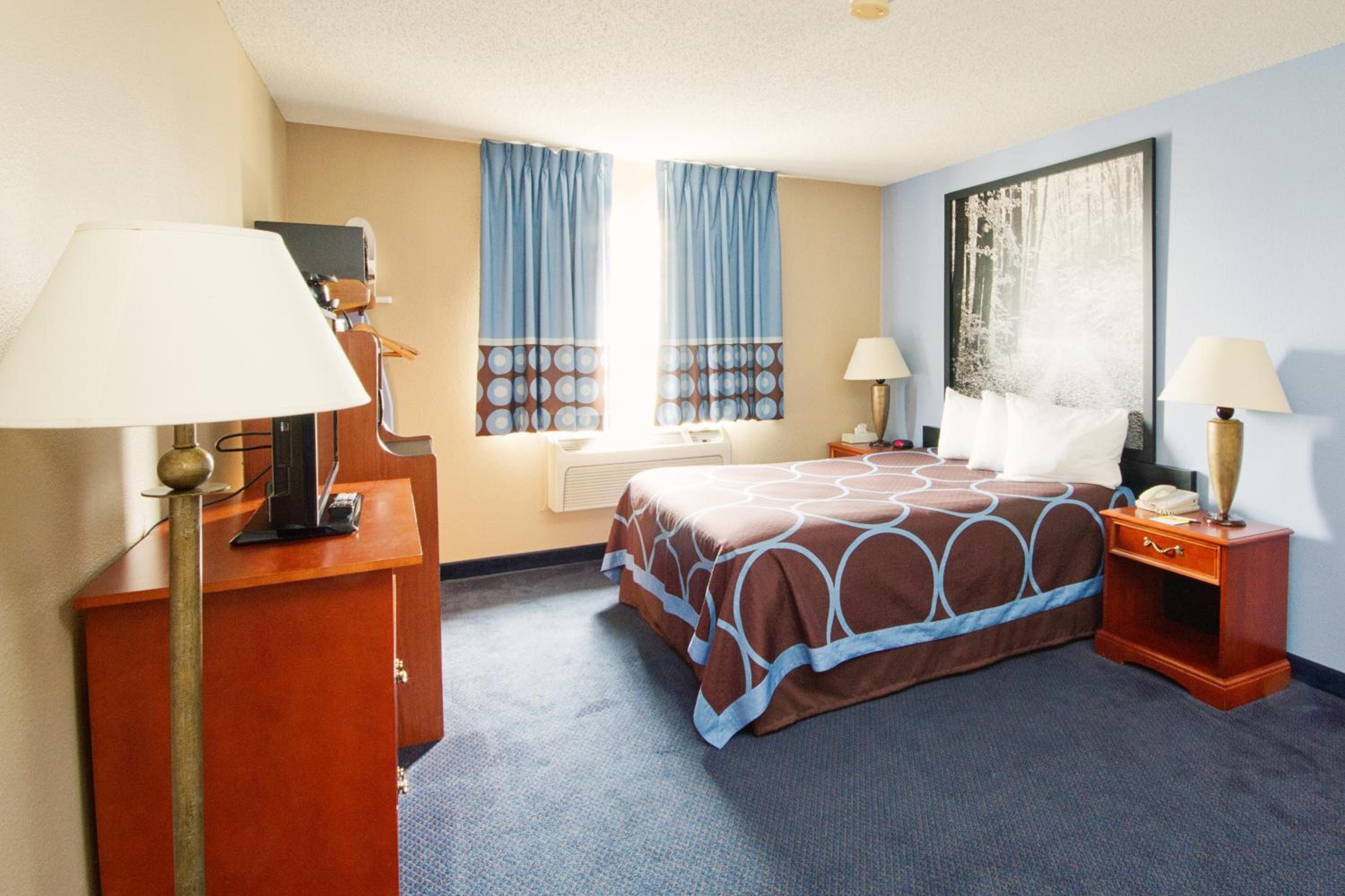 Queen Room - Non-Smoking - Photo 6