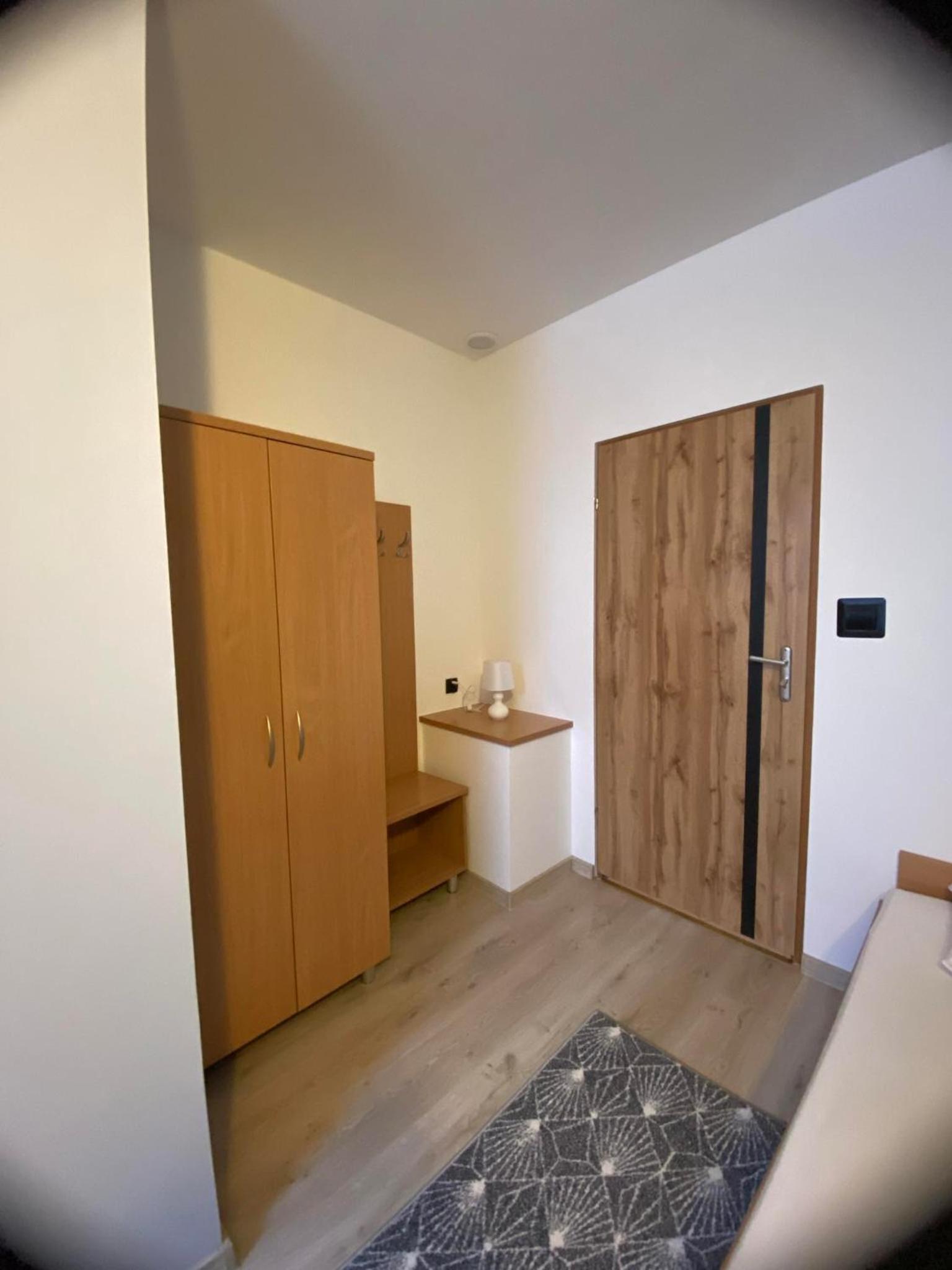 Single Room with Private Bathroom photo 2