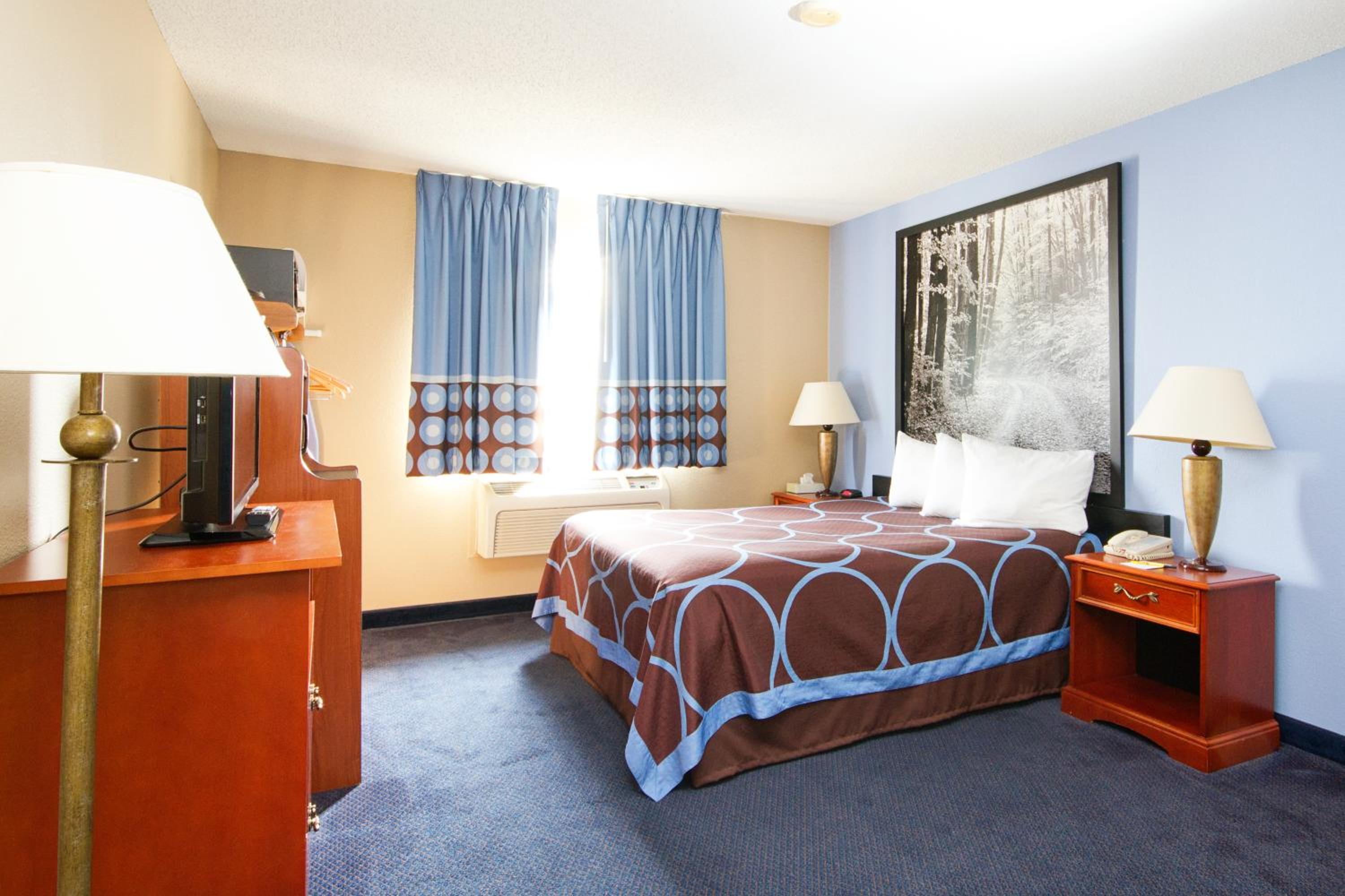 Queen Room - Non-Smoking - Photo 5