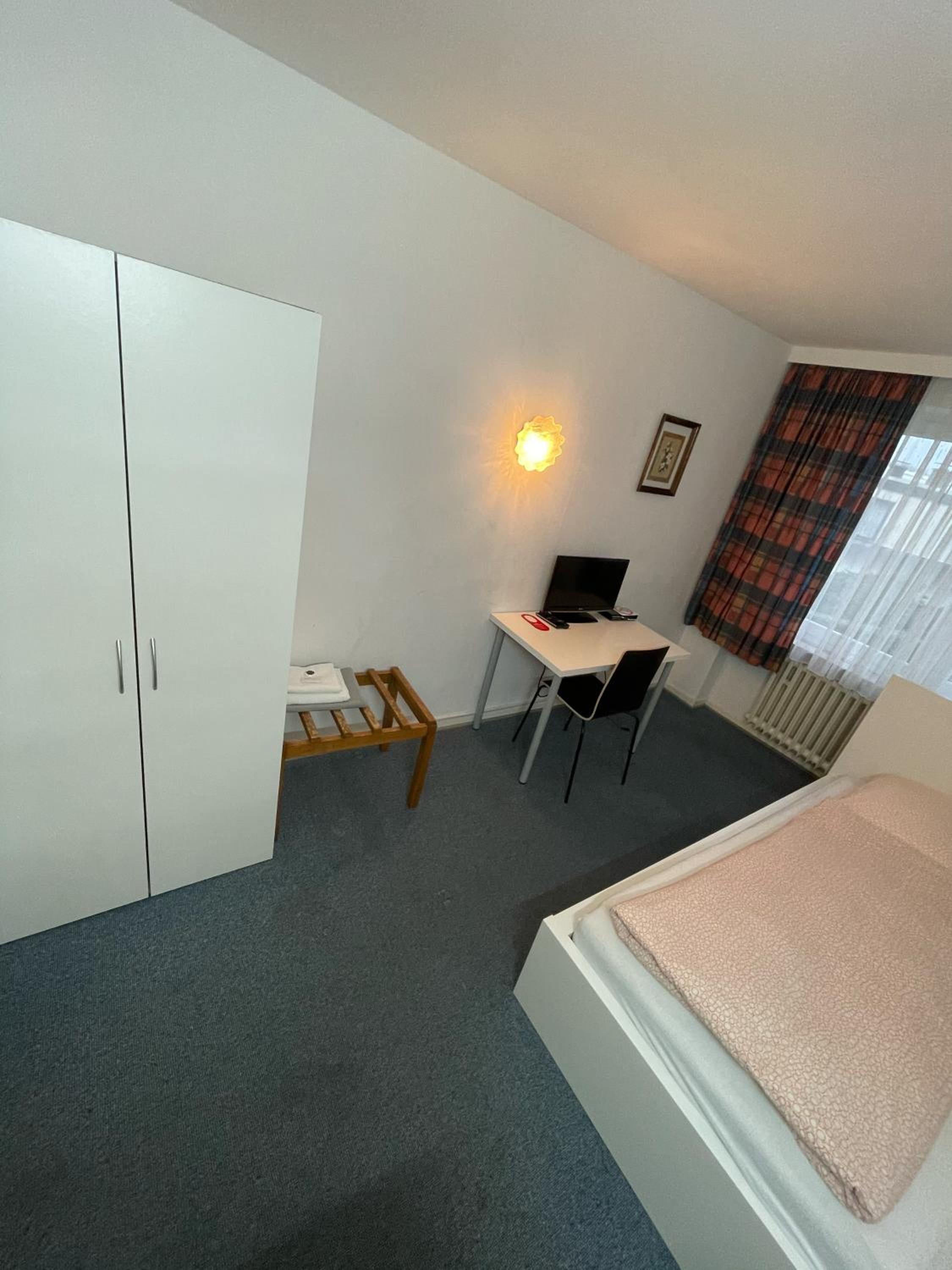 Single Room with Shared Bathroom photo 2