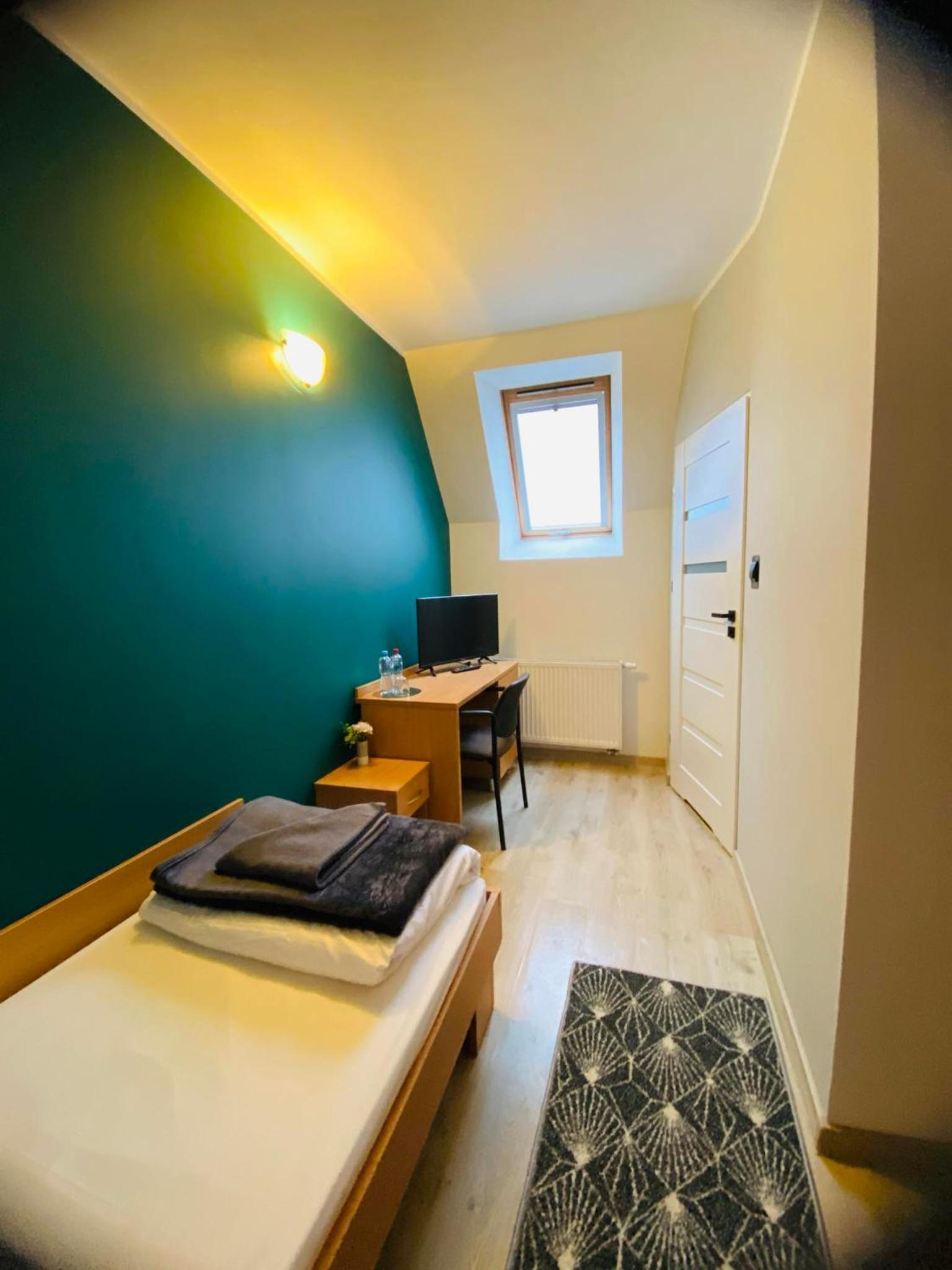 Single Room with Private Bathroom photo 3