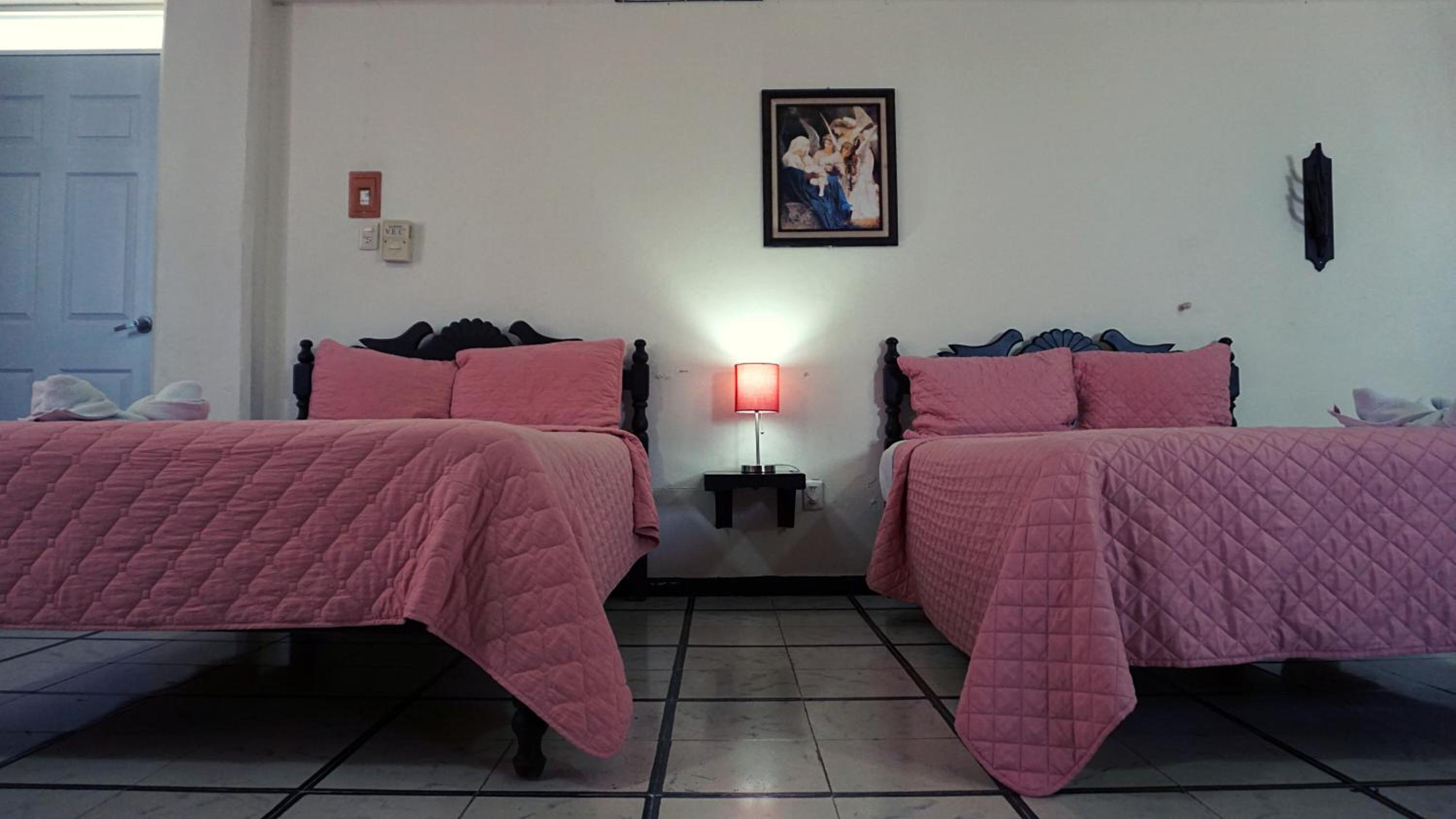 Quadruple Room with Balcony - Photo 8