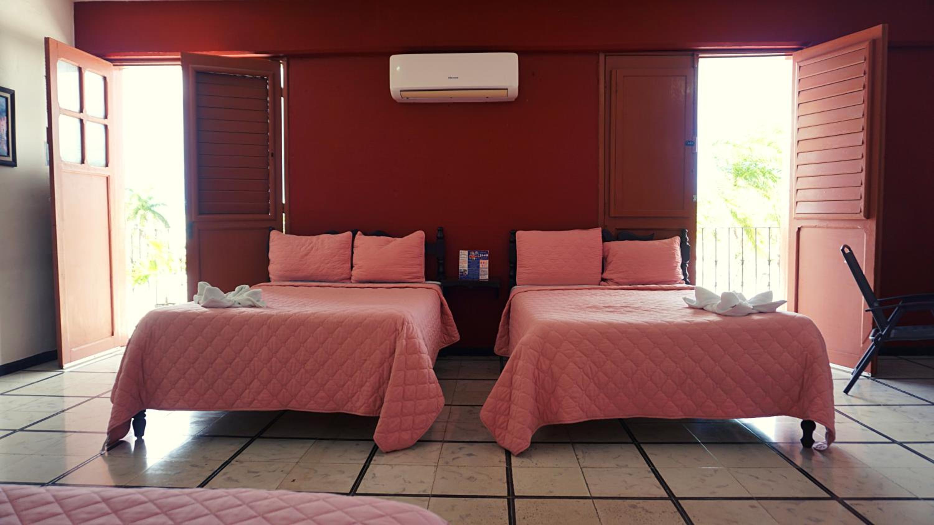 Quadruple Room with Balcony - Photo 1