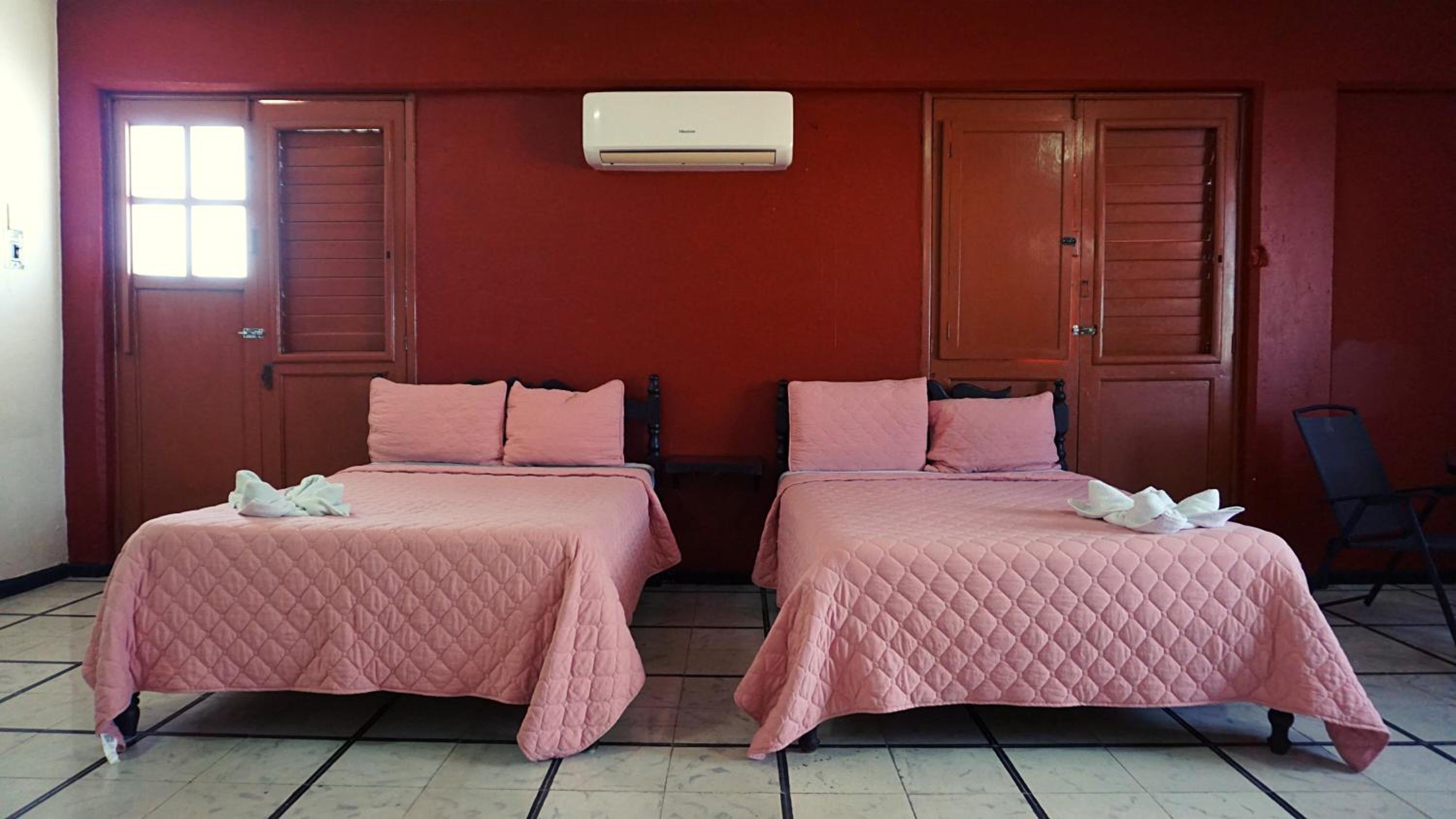 Quadruple Room with Balcony - Photo 13