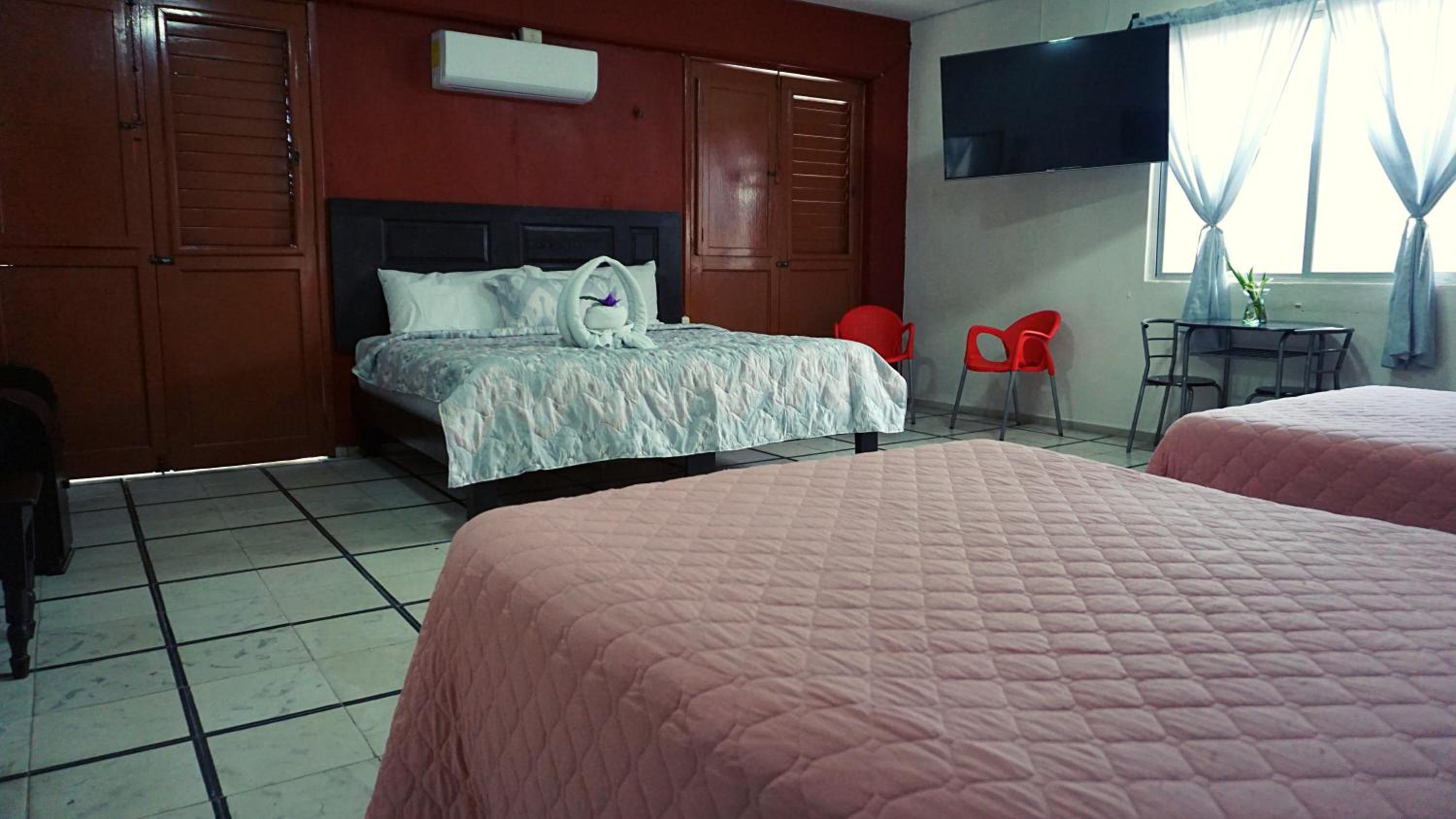 Triple Room with City View - Photo 11