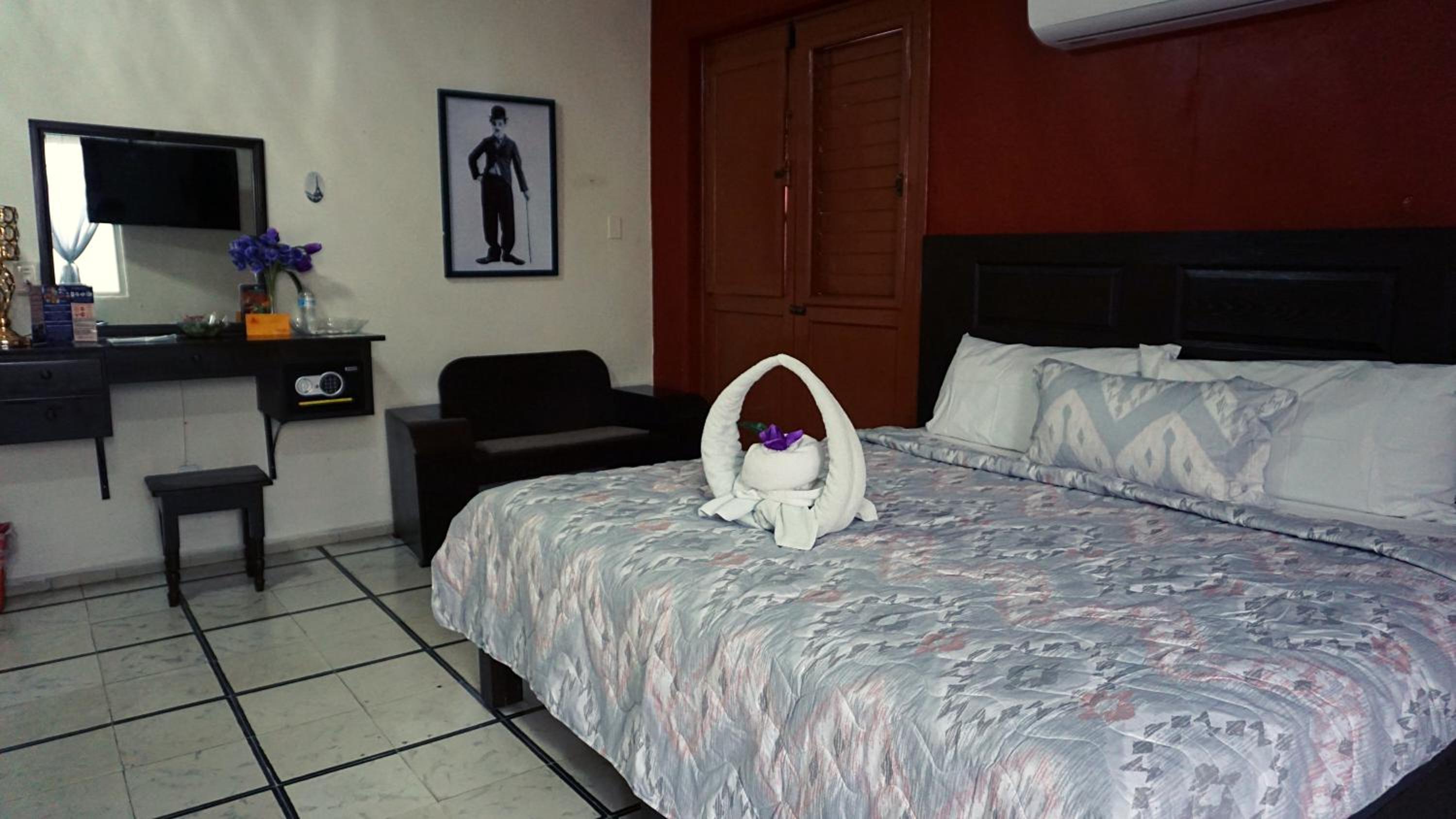 Triple Room with City View - Photo 10