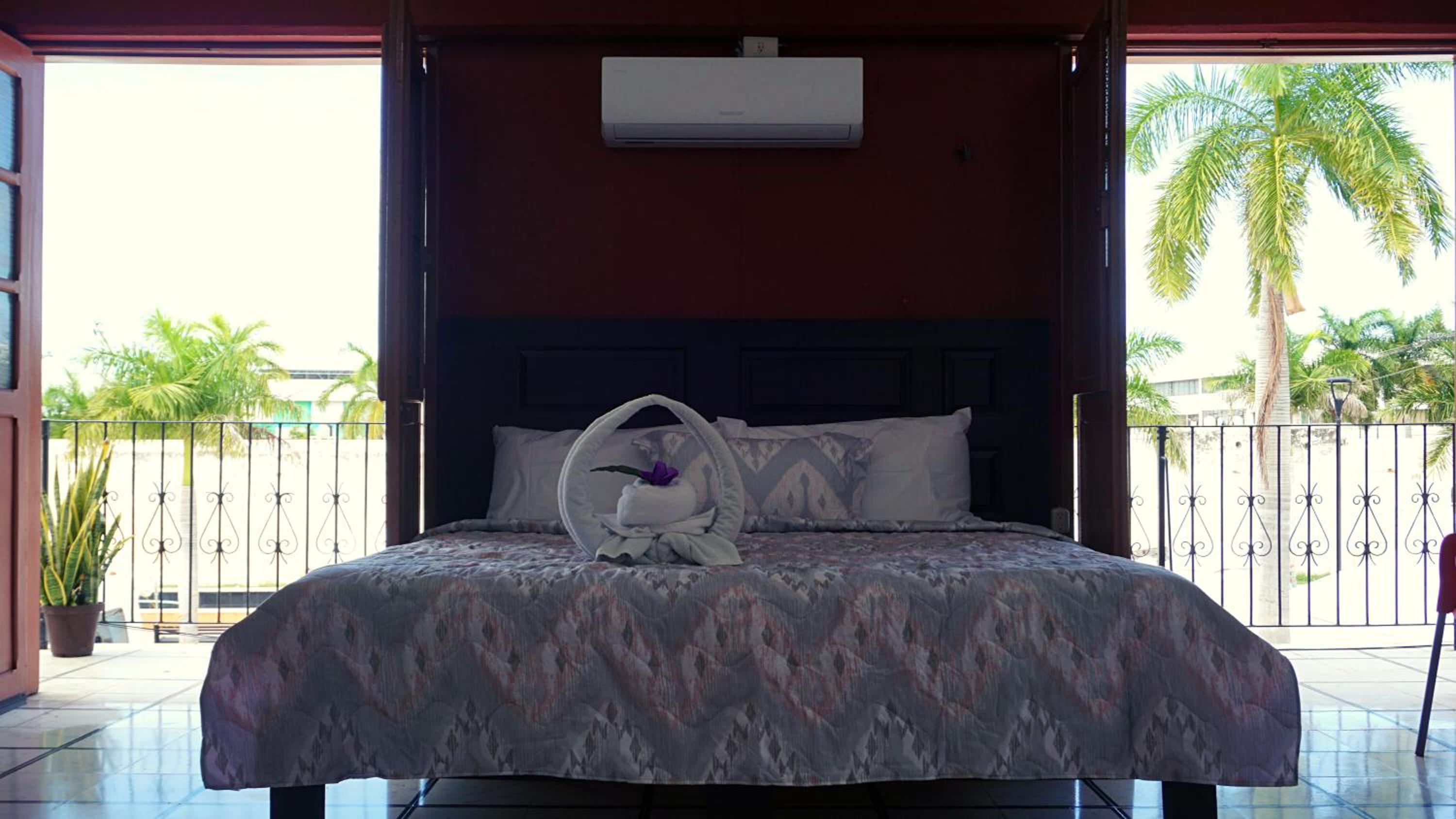 Triple Room with City View - Photo 9