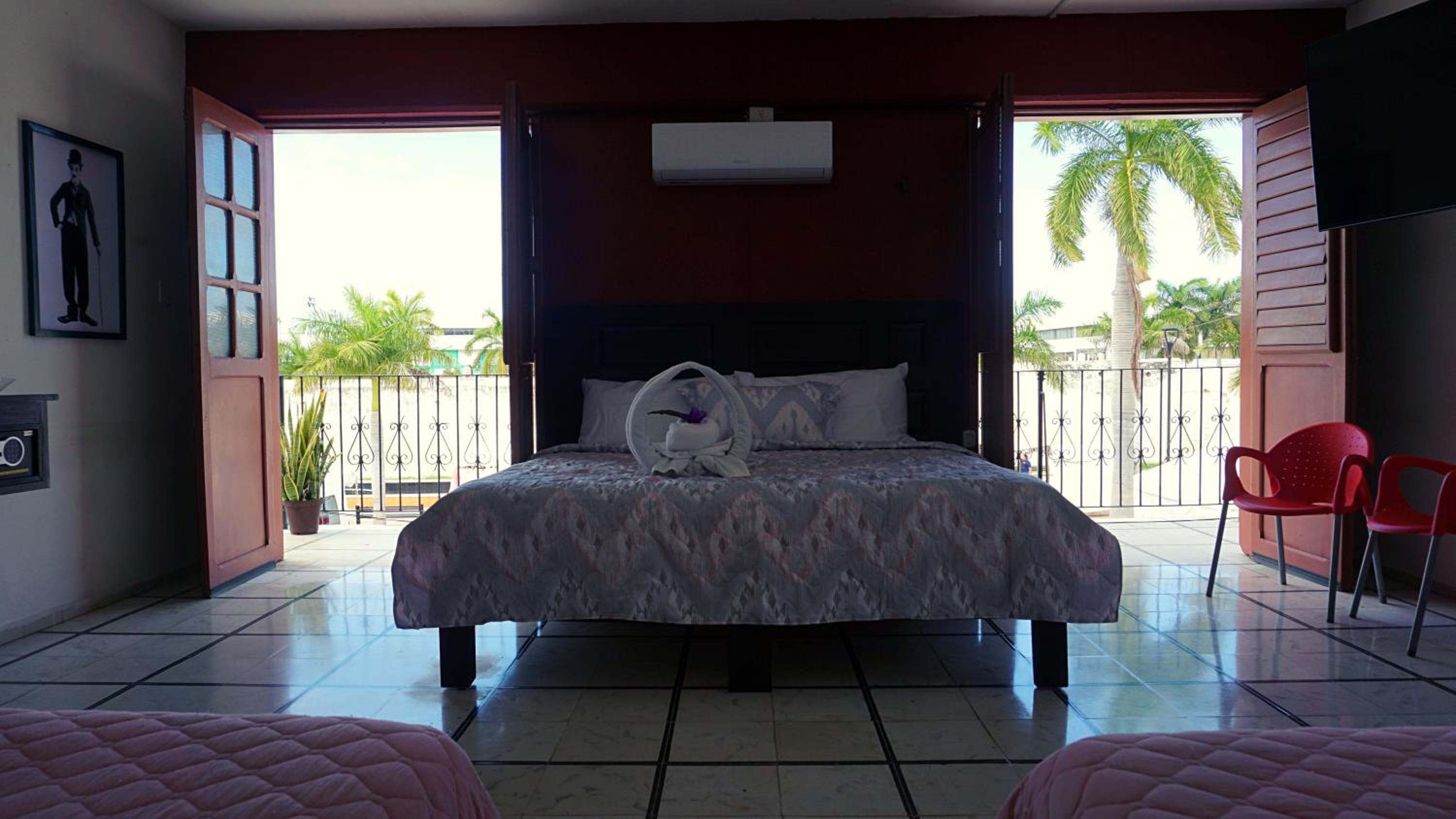 Triple Room with City View - Photo 12