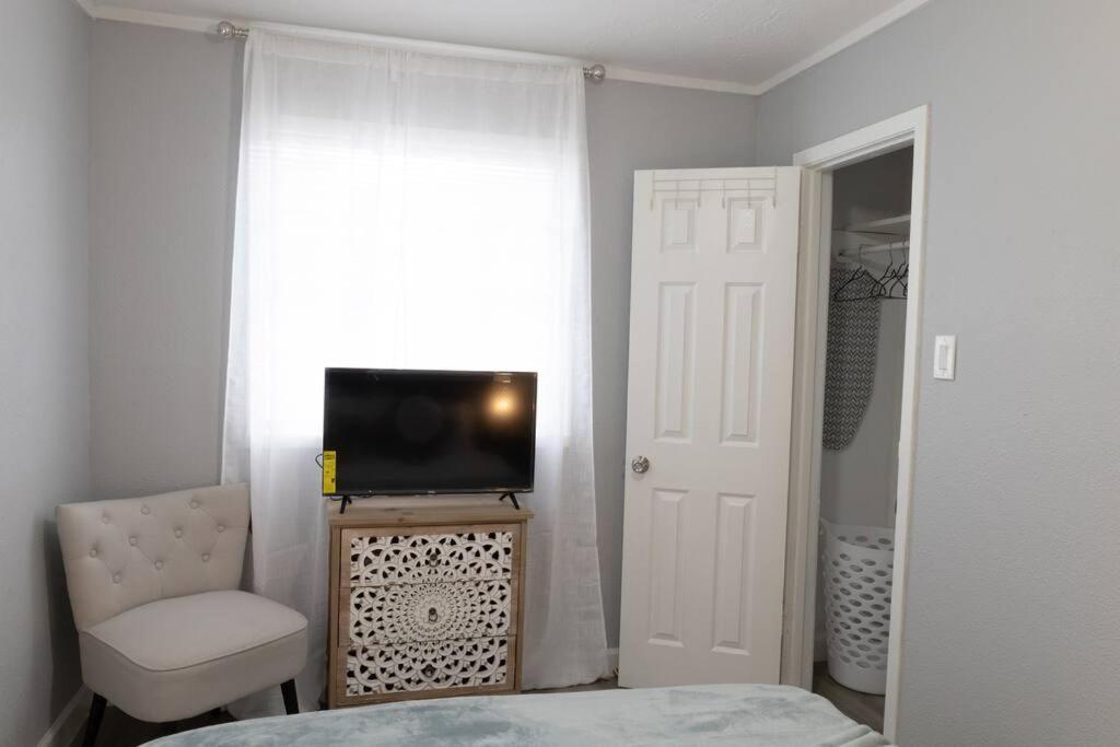 Three-Bedroom House photo 2