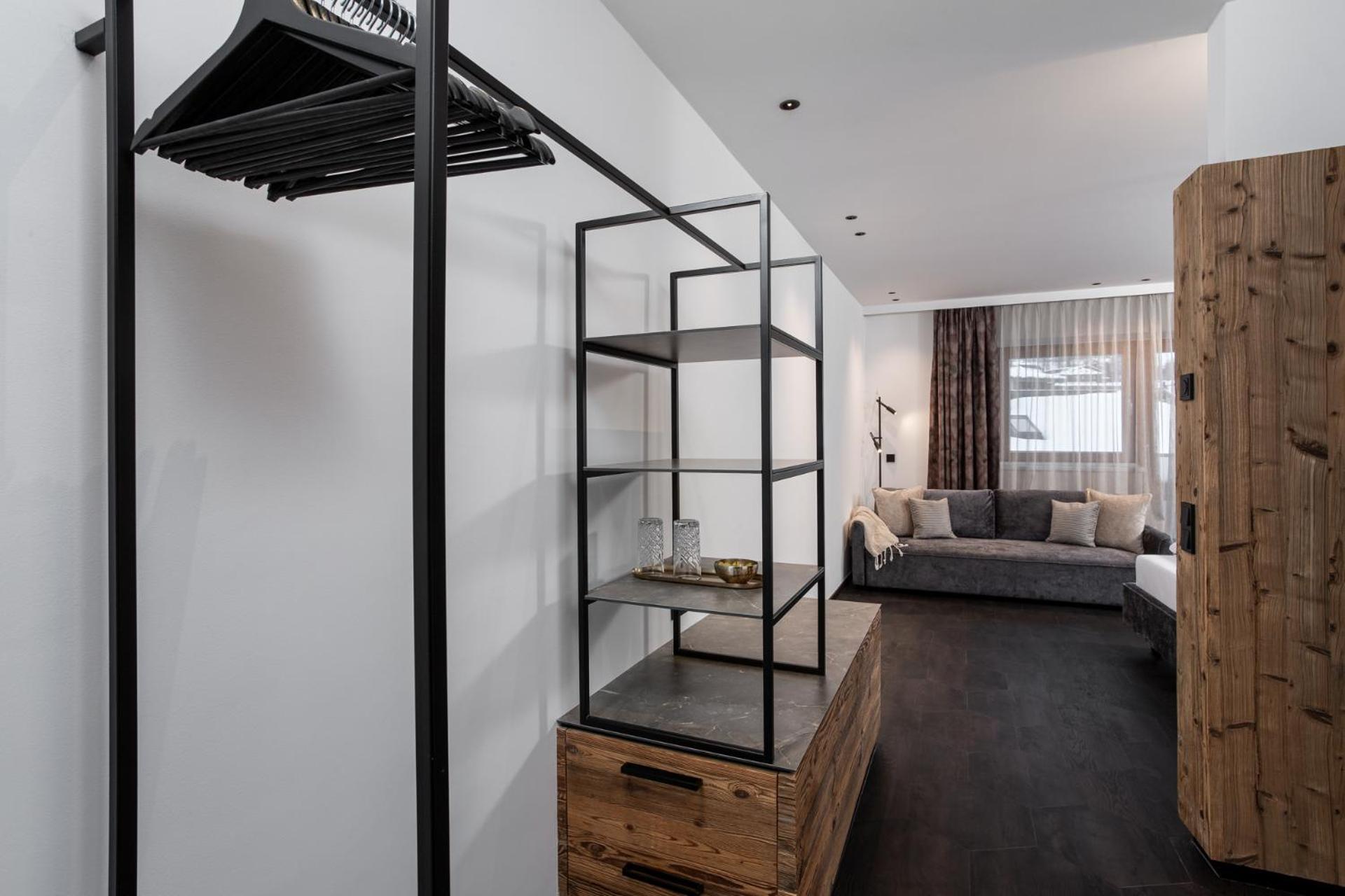 Big Family Room with Balcony - Photo 6